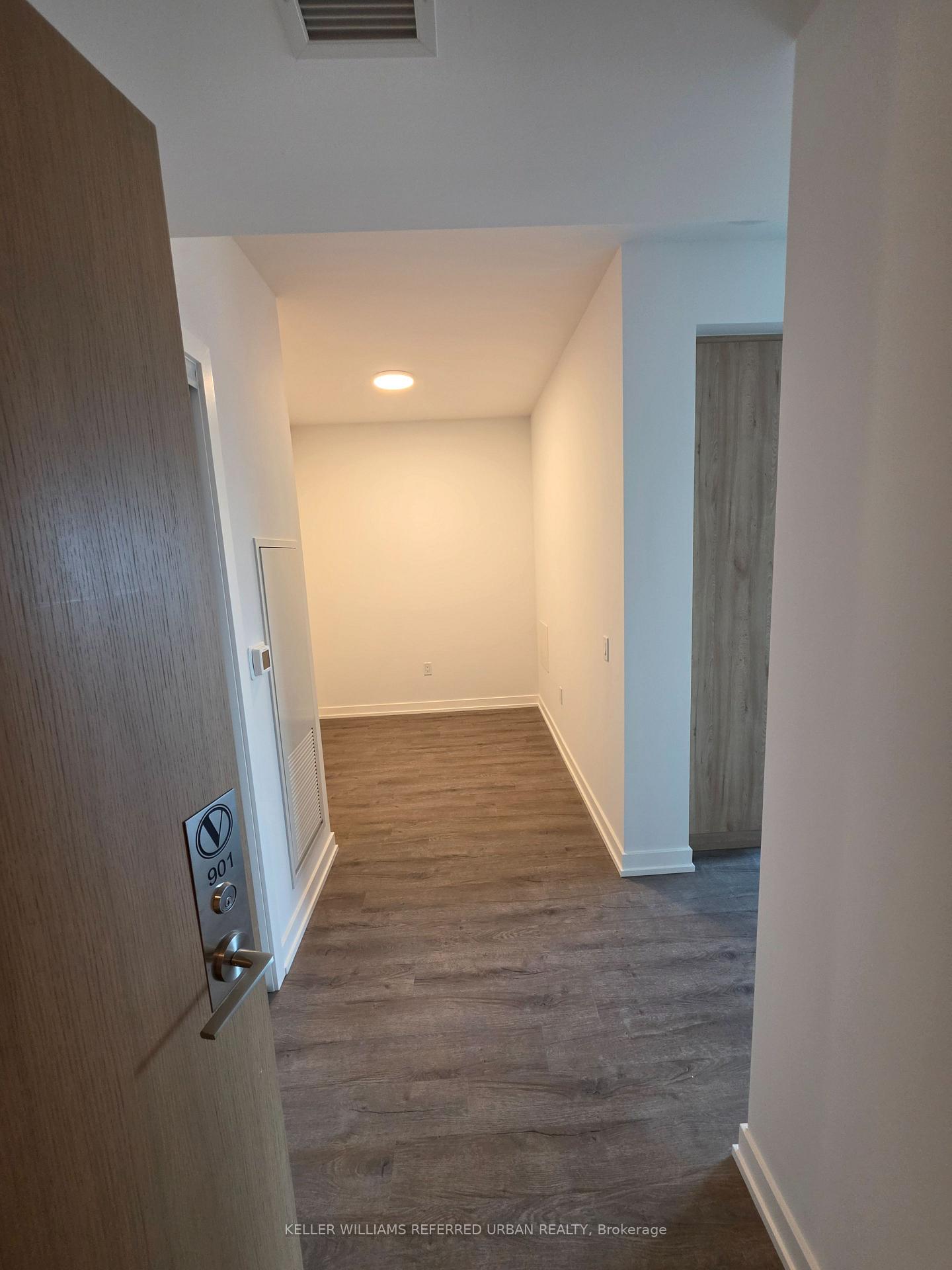 Photo 3 of Unit 901, 21 Meadowvale Road, Vaughan, Concord — HOMEH