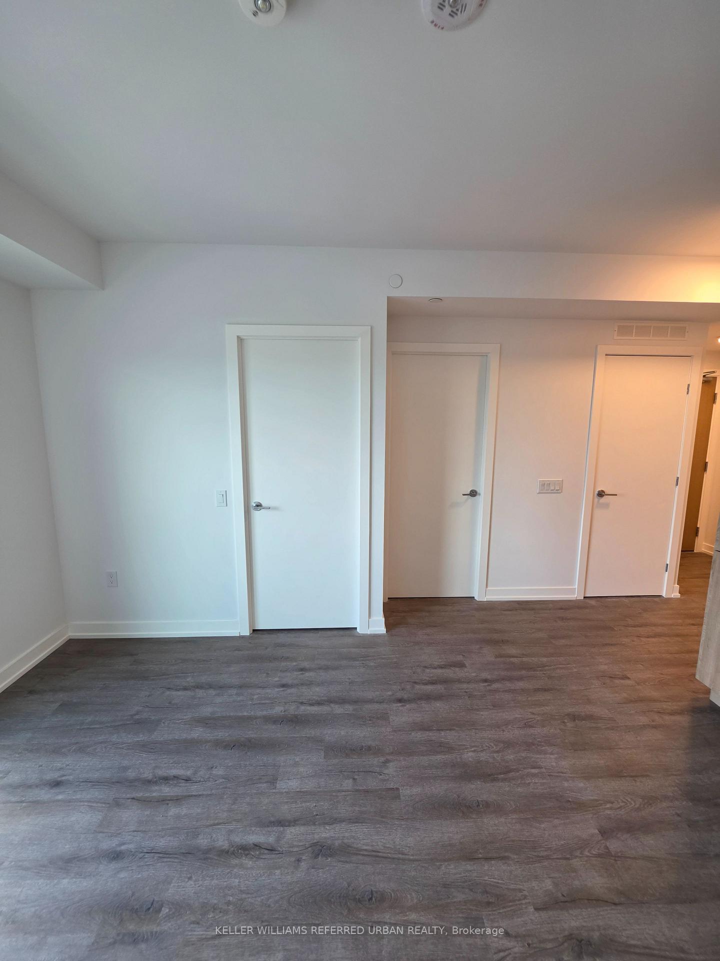 Photo 5 of Unit 901, 21 Meadowvale Road, Vaughan, Concord — HOMEH
