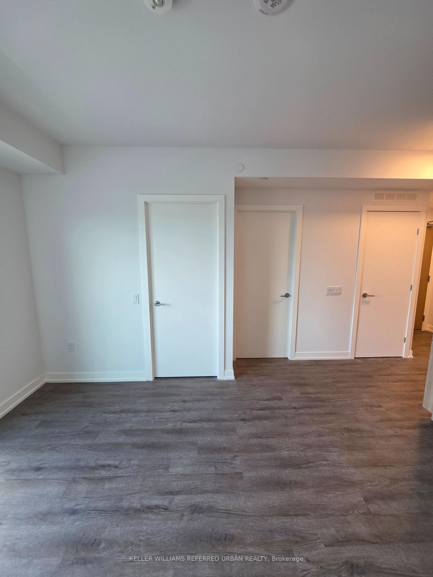 Photo 6 of Unit 901, 21 Meadowvale Road, Vaughan, Concord — HOMEH