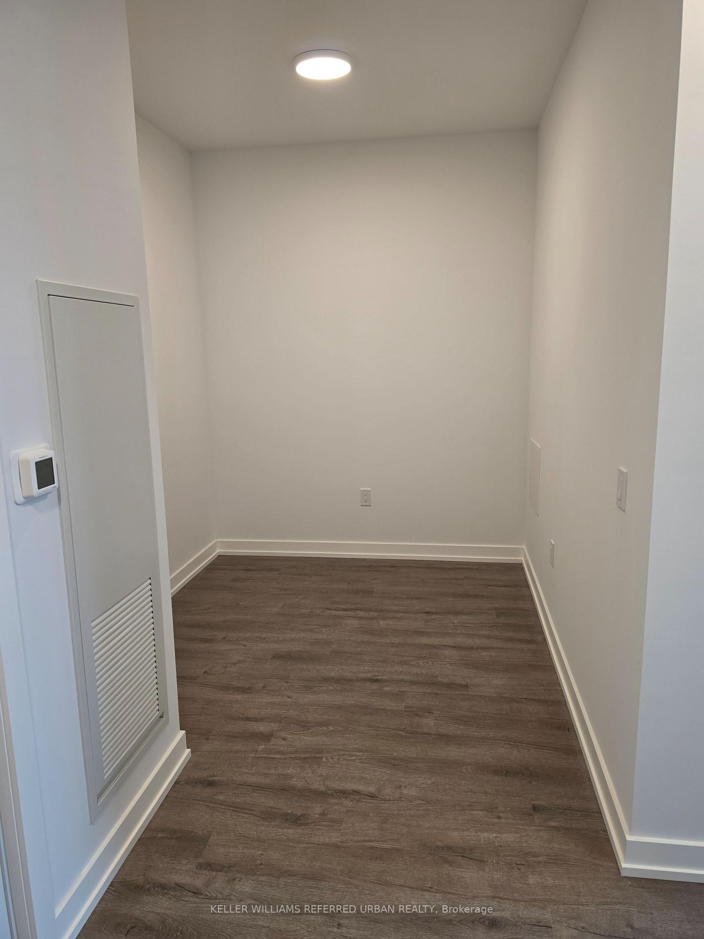 Photo 7 of Unit 901, 21 Meadowvale Road, Vaughan, Concord — HOMEH