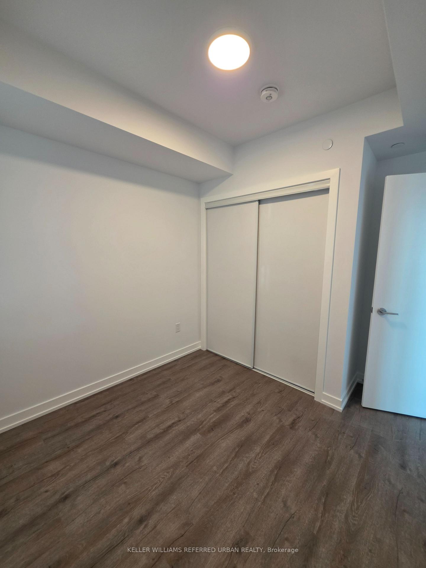 Photo 9 of Unit 901, 21 Meadowvale Road, Vaughan, Concord — HOMEH
