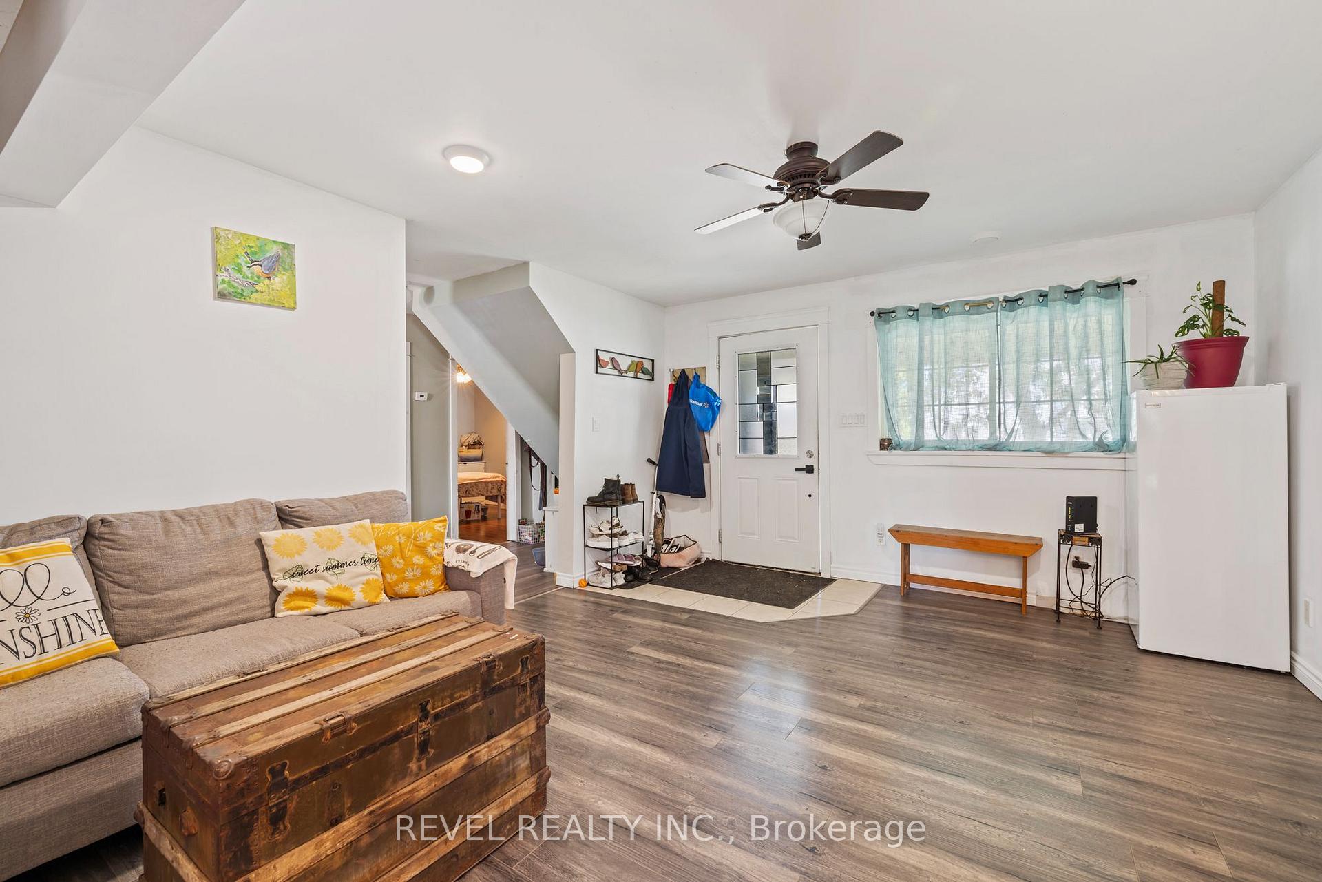Photo 5 of 54 Chestnut Street E, St. Catharines, Secord Woods — HOMEH