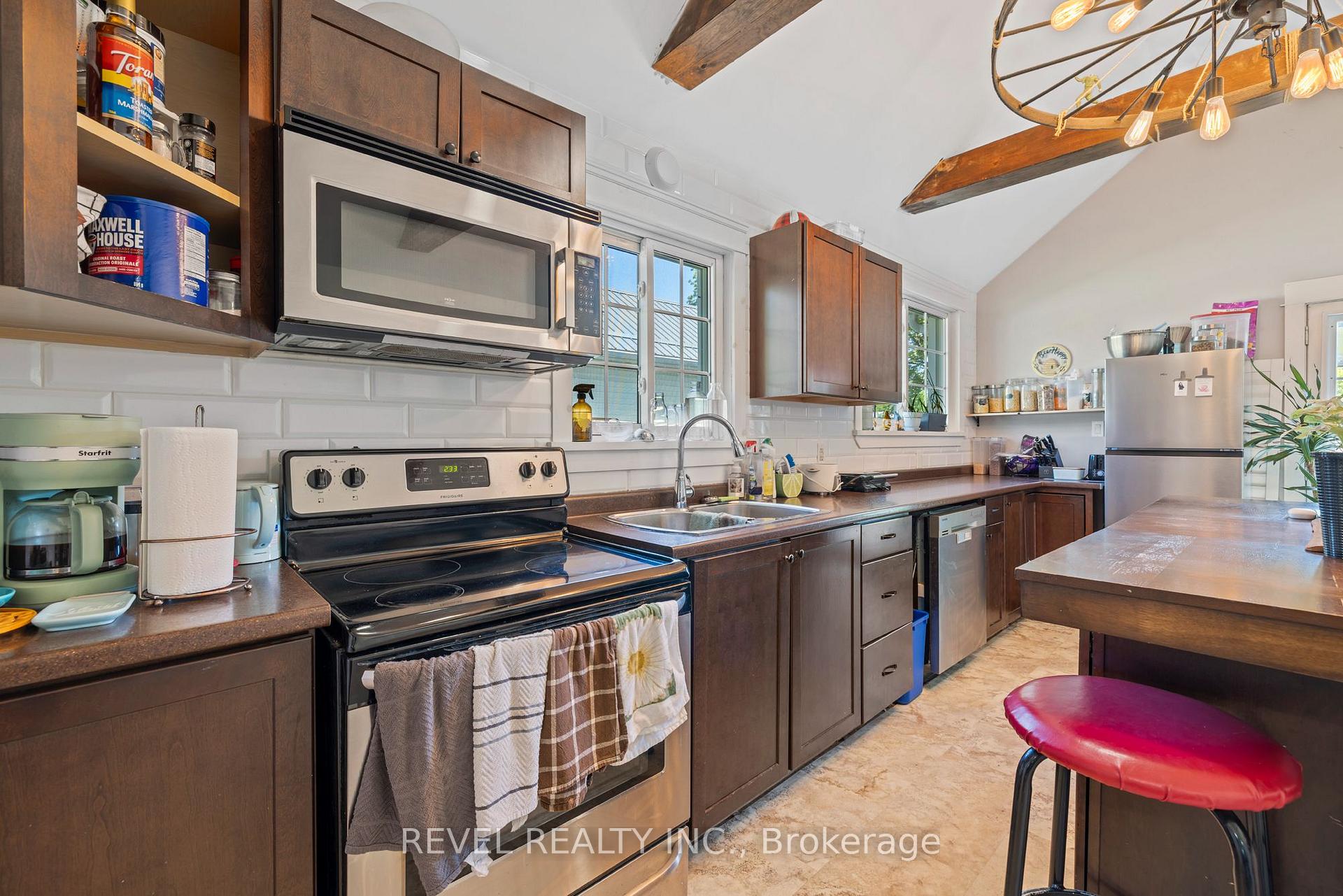 Photo 11 of 54 Chestnut Street E, St. Catharines, Secord Woods — HOMEH