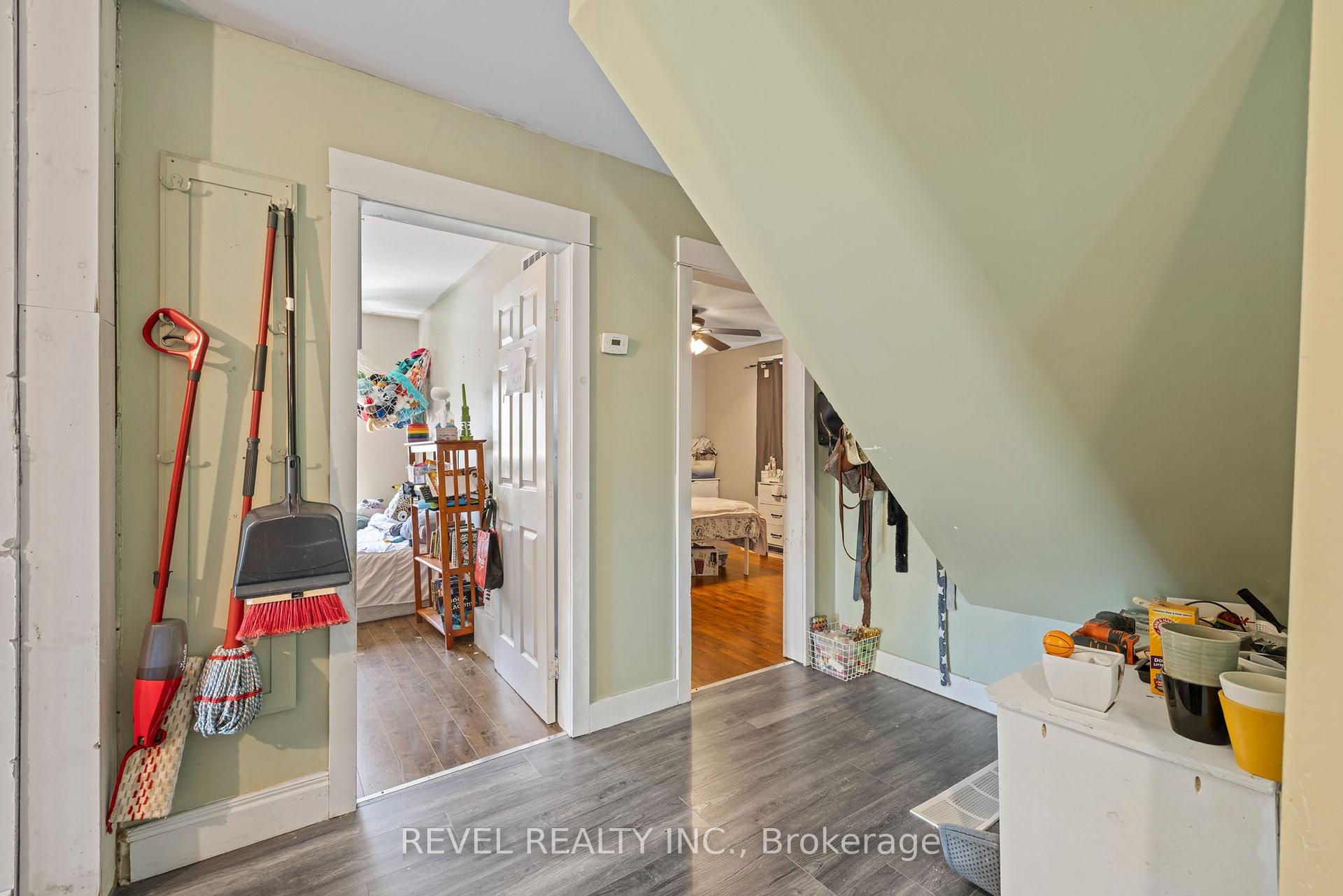 Photo 12 of 54 Chestnut Street E, St. Catharines, Secord Woods — HOMEH
