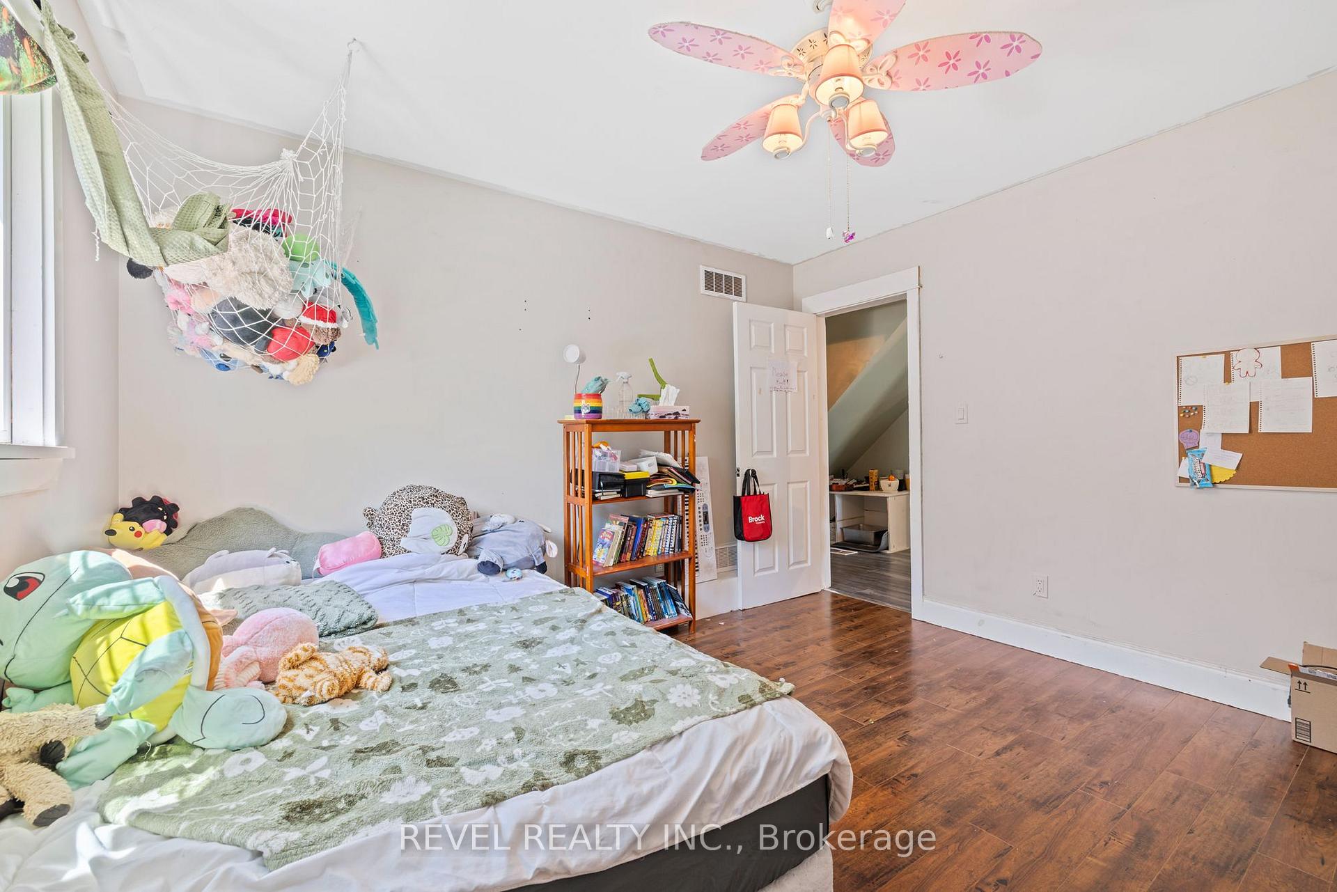 Photo 17 of 54 Chestnut Street E, St. Catharines, Secord Woods — HOMEH