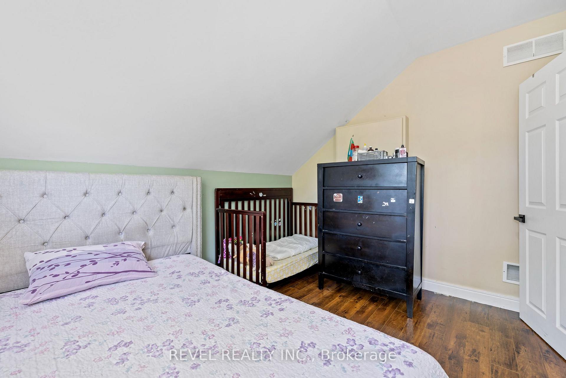 Photo 35 of 54 Chestnut Street E, St. Catharines, Secord Woods — HOMEH