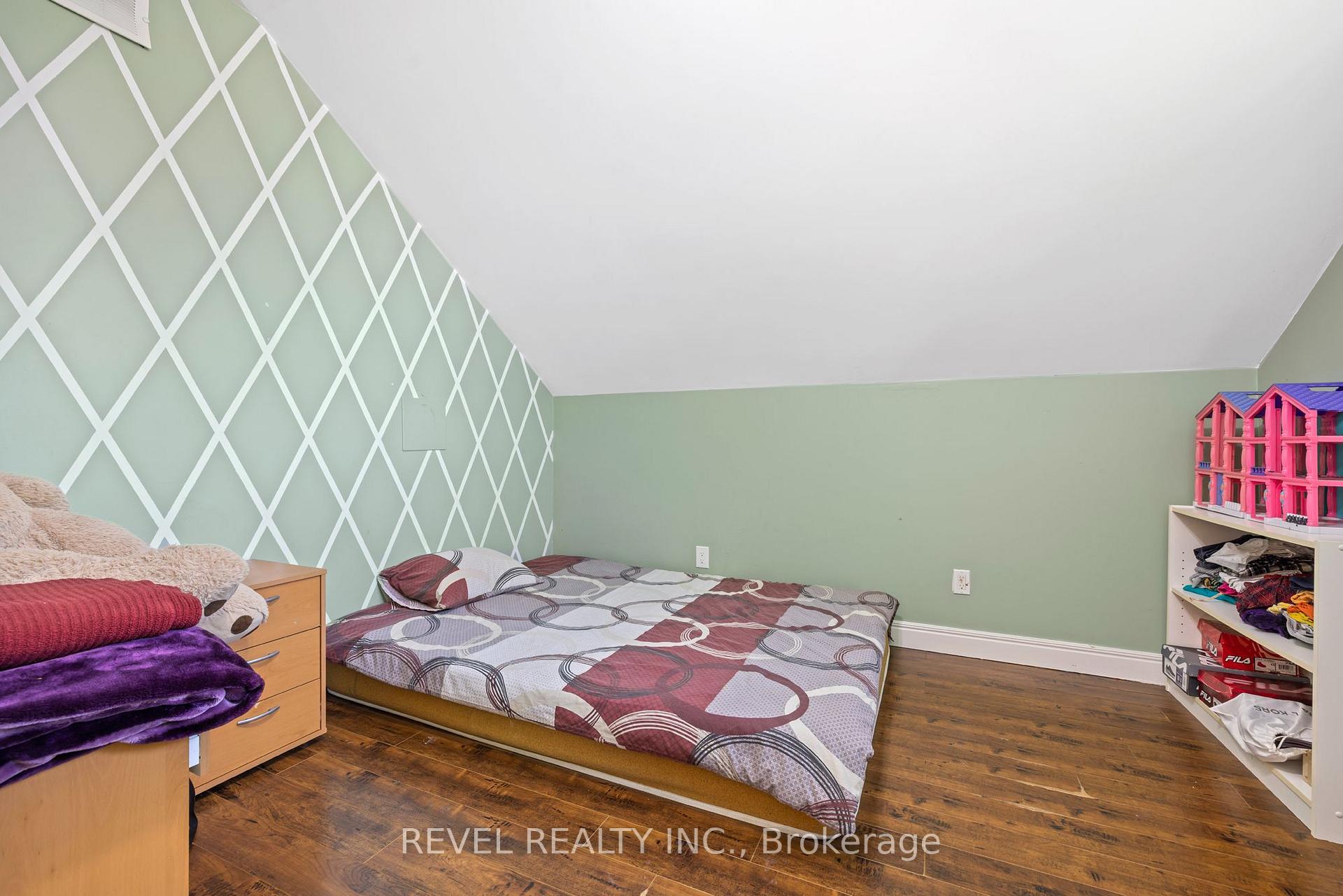 Photo 36 of 54 Chestnut Street E, St. Catharines, Secord Woods — HOMEH