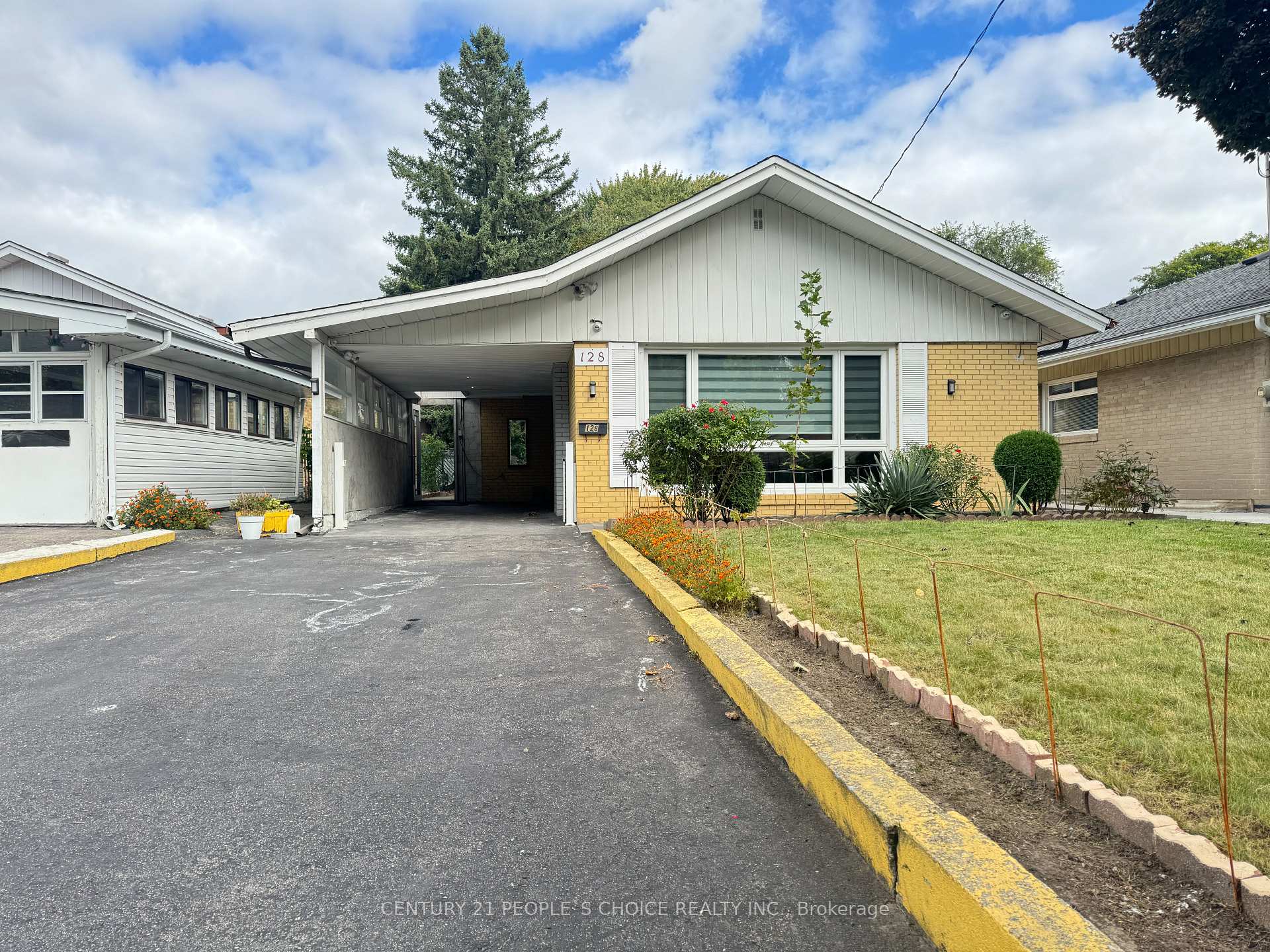 Photo 5 of 128 Elmhurst Drive, Etobicoke, Rexdale-Kipling — HOMEH
