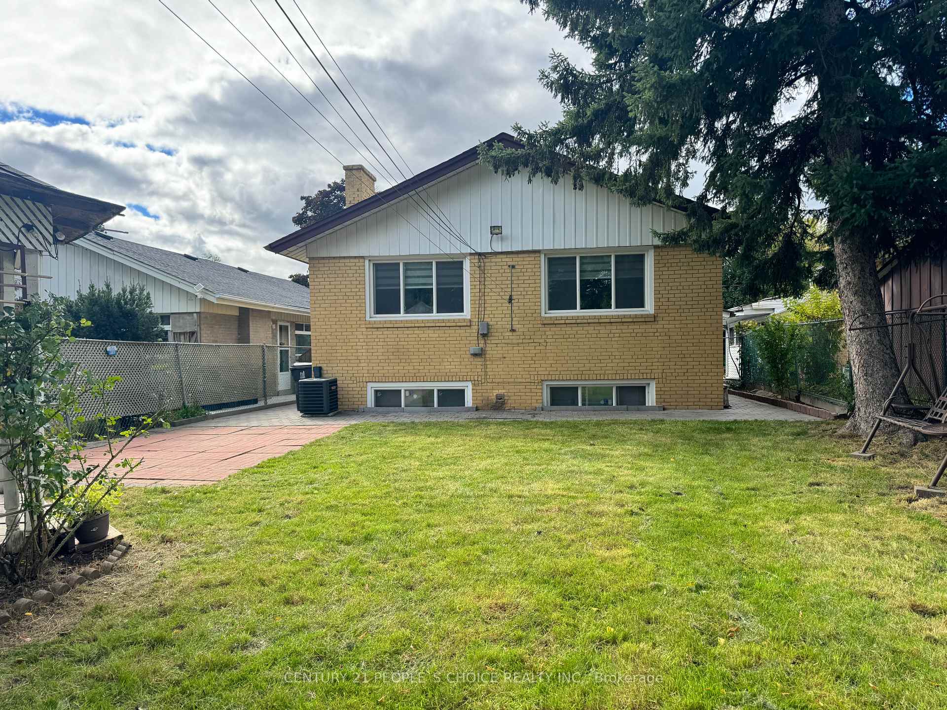Photo 9 of 128 Elmhurst Drive, Etobicoke, Rexdale-Kipling — HOMEH