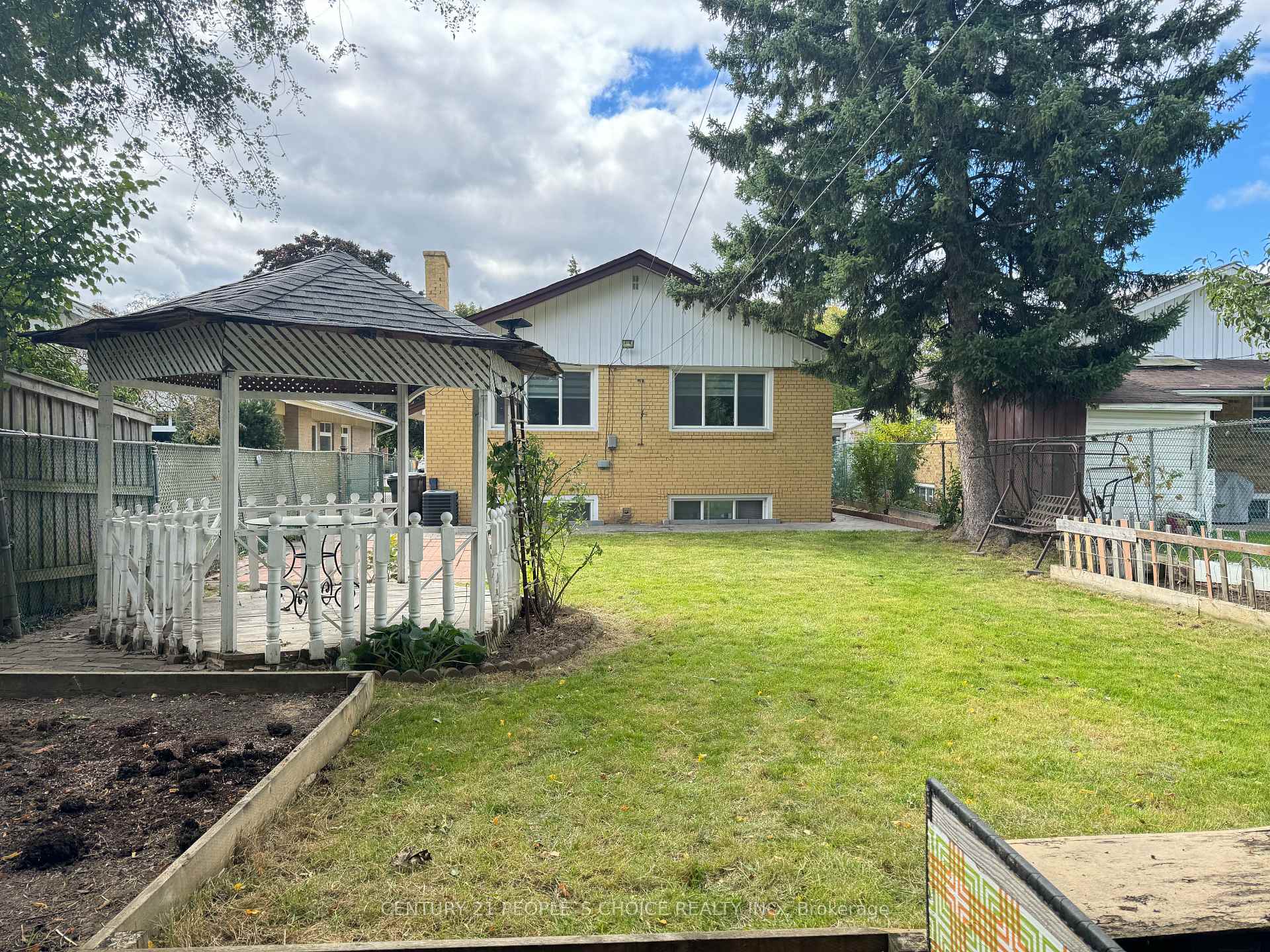 Photo 10 of 128 Elmhurst Drive, Etobicoke, Rexdale-Kipling — HOMEH
