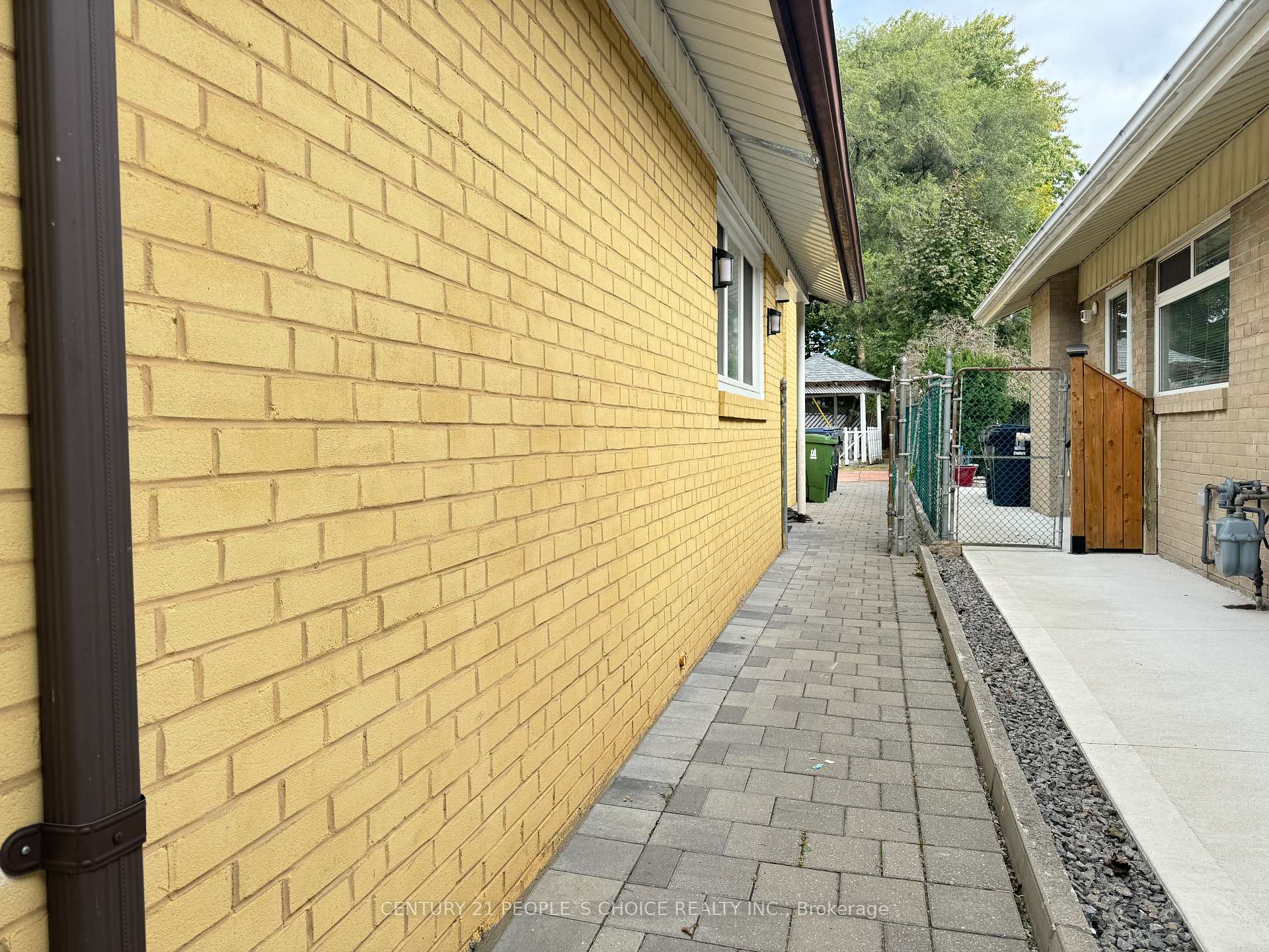Photo 13 of 128 Elmhurst Drive, Etobicoke, Rexdale-Kipling — HOMEH
