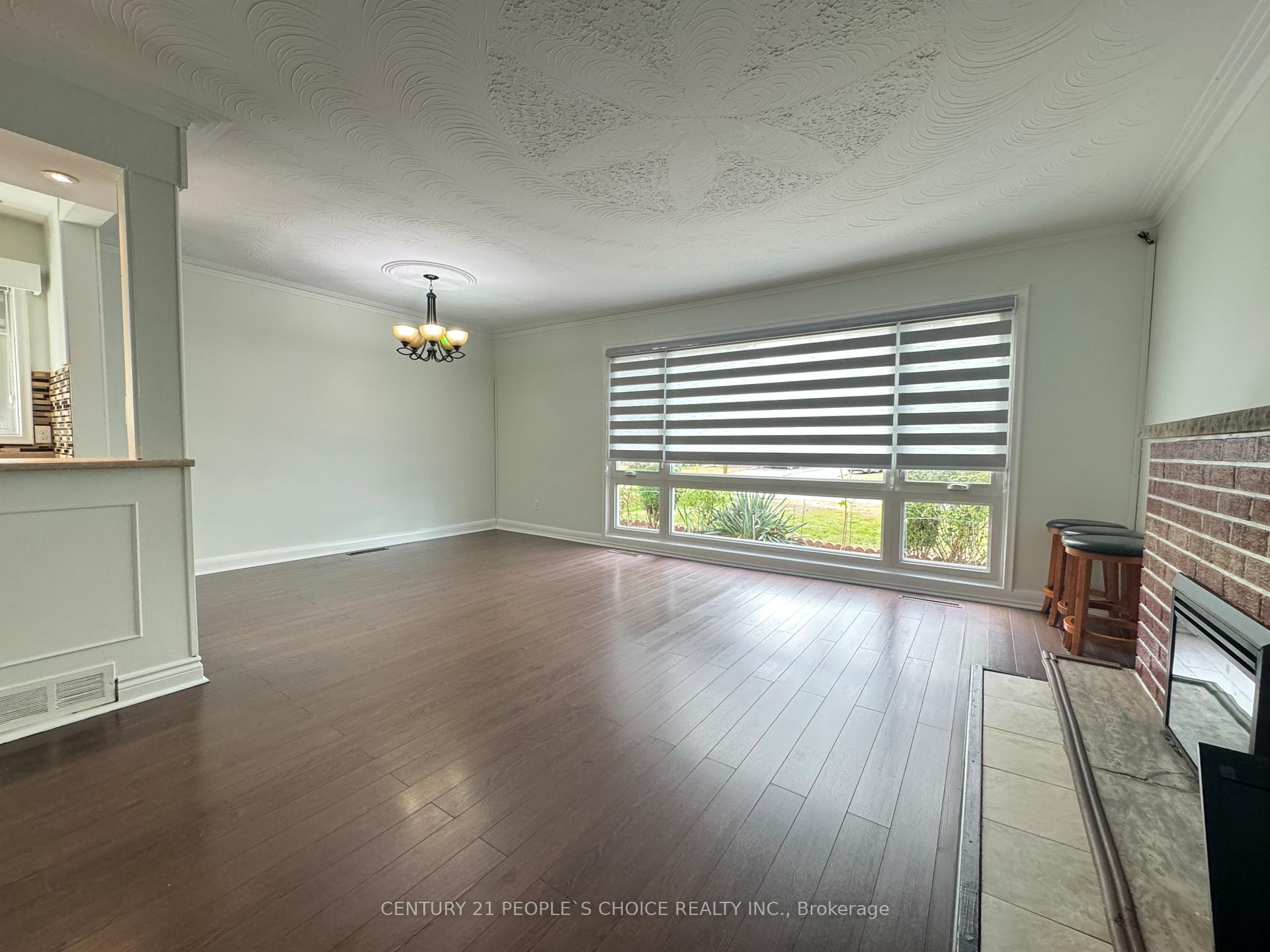 Photo 18 of 128 Elmhurst Drive, Etobicoke, Rexdale-Kipling — HOMEH
