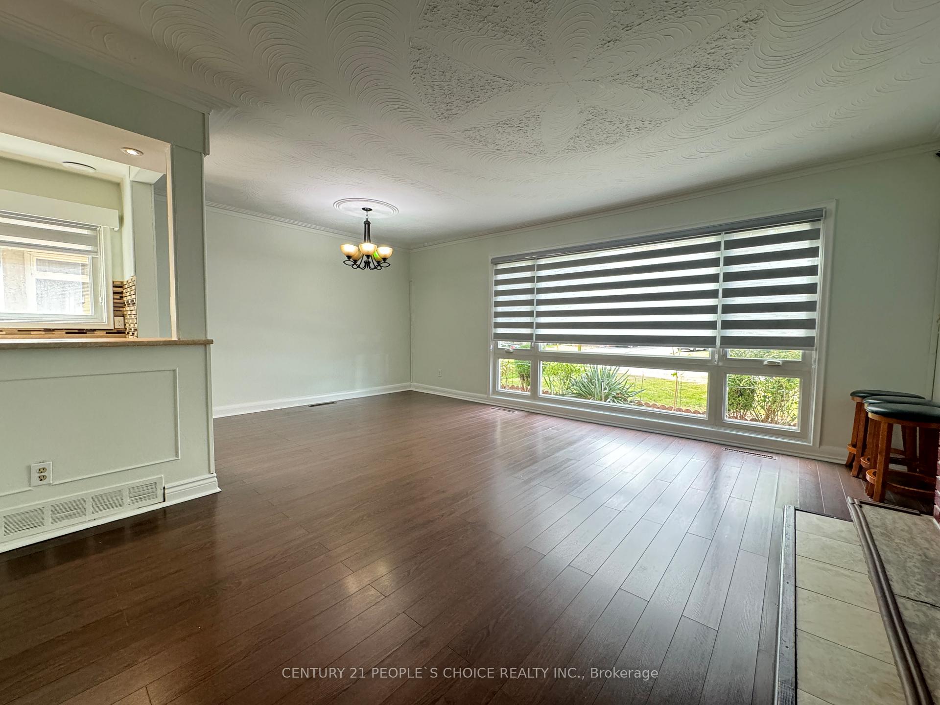 Photo 19 of 128 Elmhurst Drive, Etobicoke, Rexdale-Kipling — HOMEH