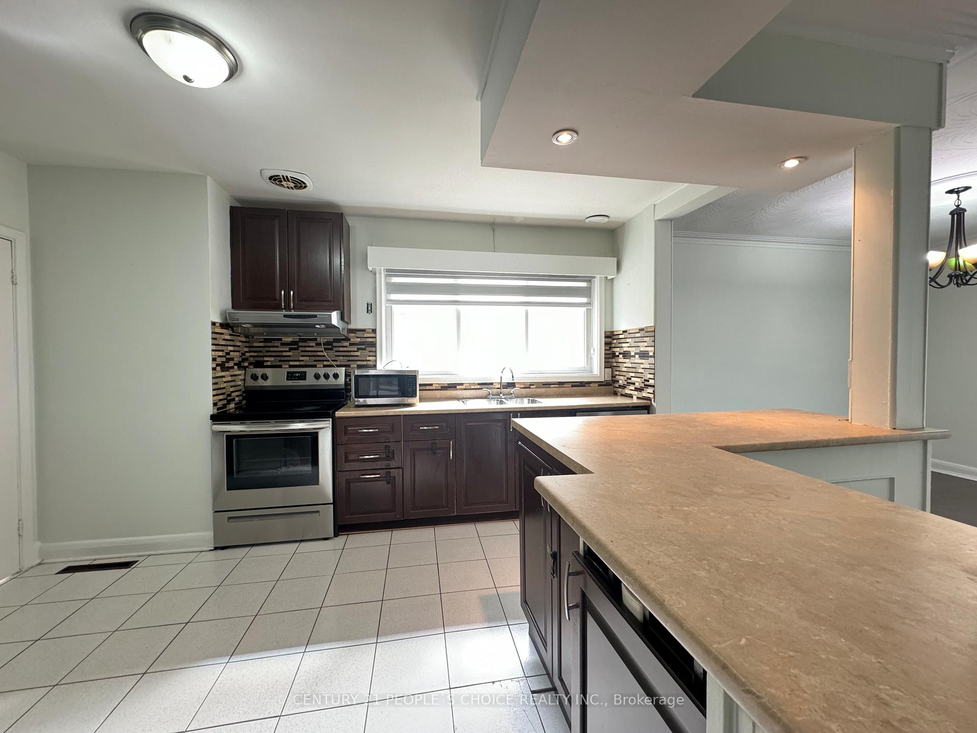 Photo 21 of 128 Elmhurst Drive, Etobicoke, Rexdale-Kipling — HOMEH