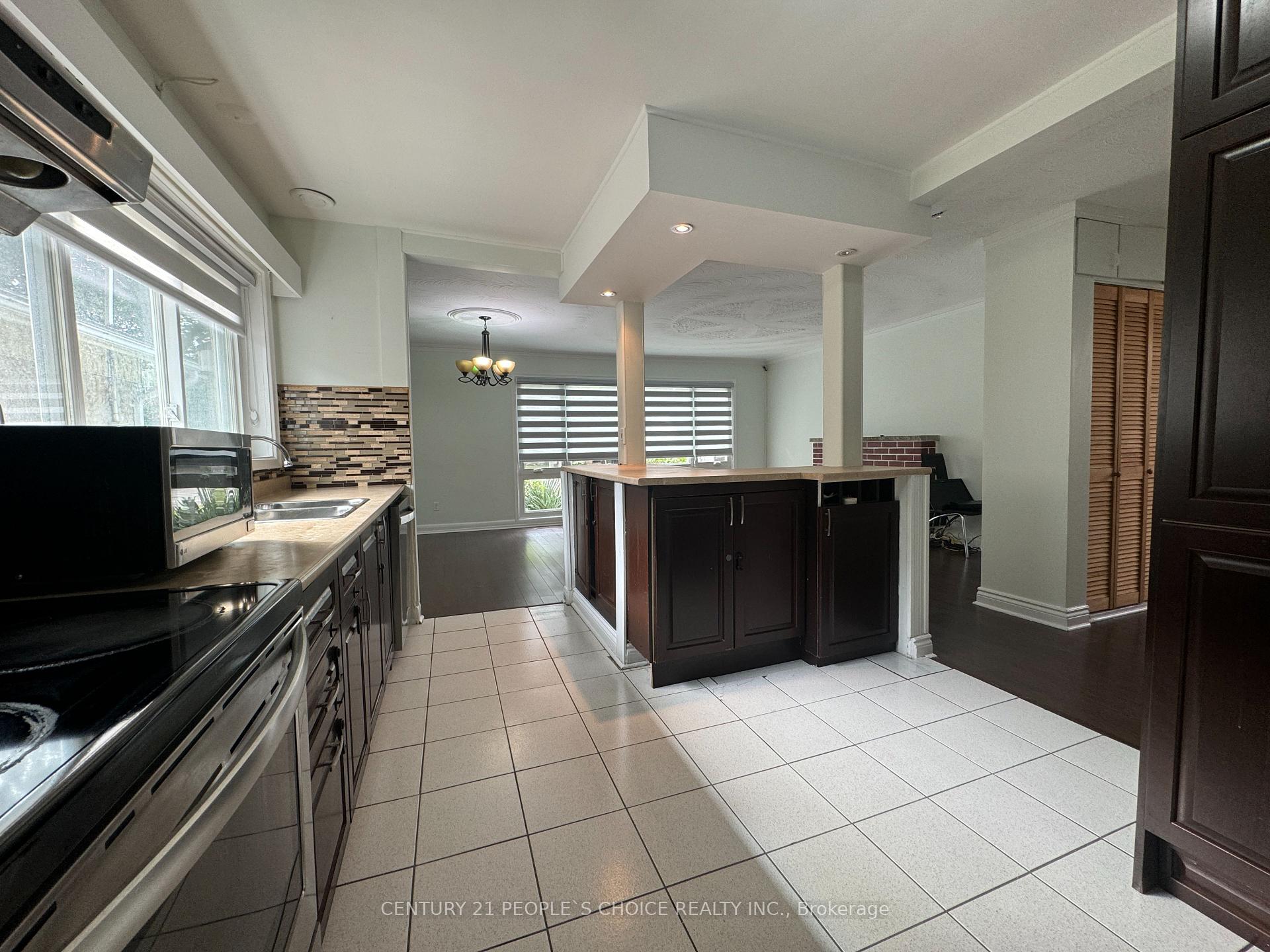 Photo 23 of 128 Elmhurst Drive, Etobicoke, Rexdale-Kipling — HOMEH