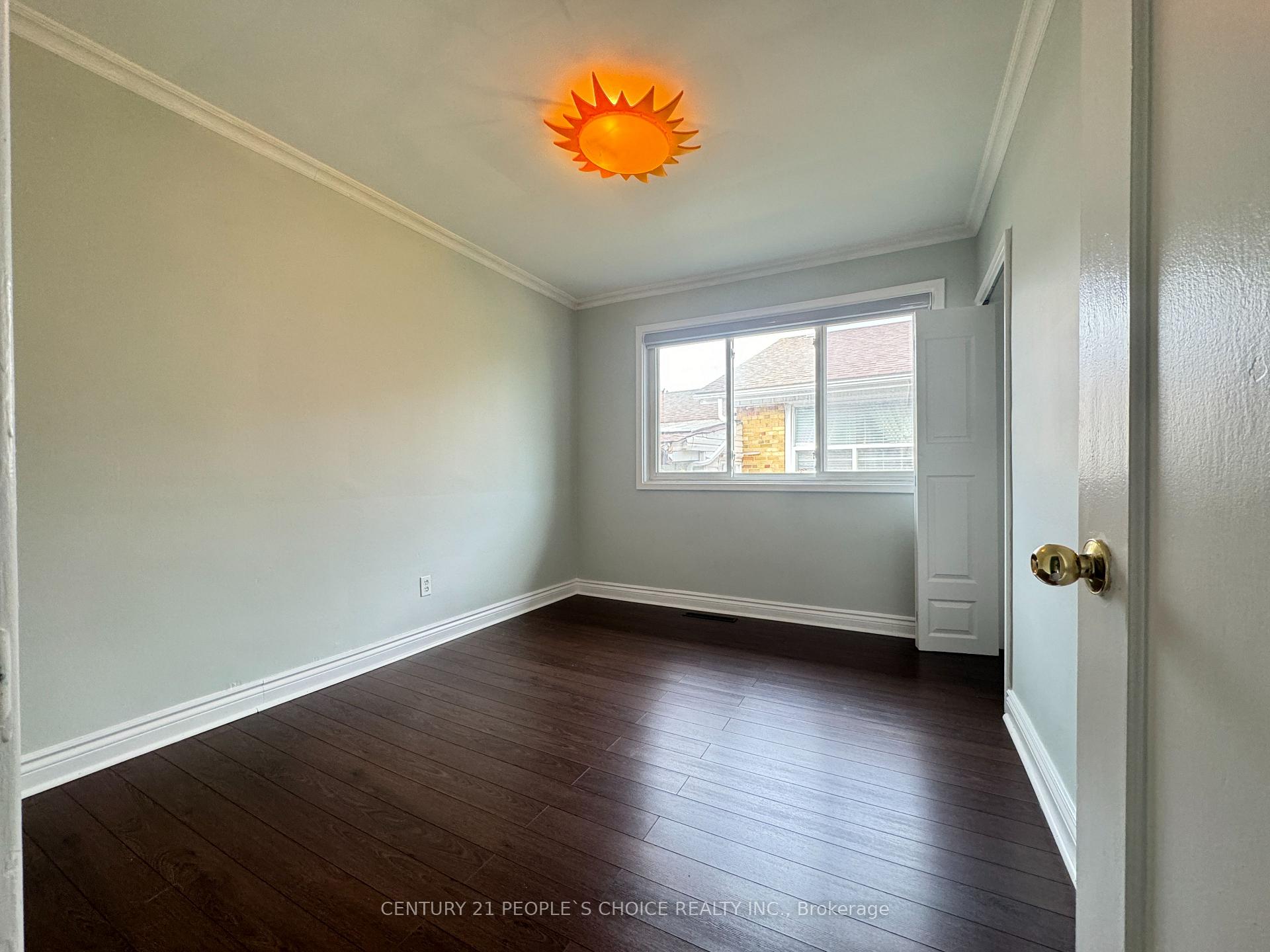 Photo 26 of 128 Elmhurst Drive, Etobicoke, Rexdale-Kipling — HOMEH