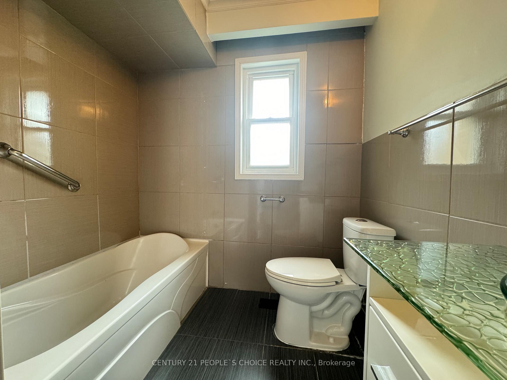 Photo 33 of 128 Elmhurst Drive, Etobicoke, Rexdale-Kipling — HOMEH