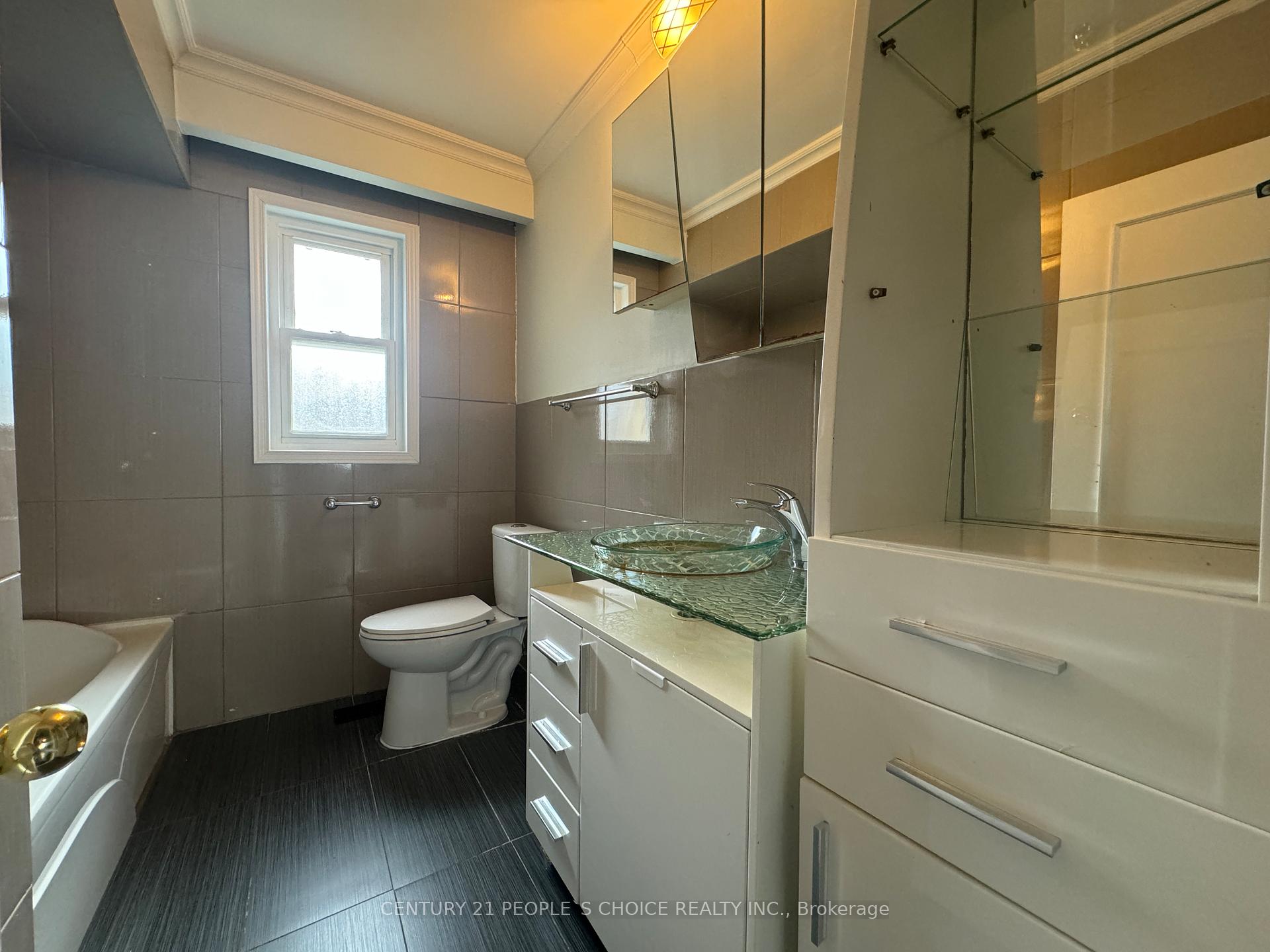 Photo 34 of 128 Elmhurst Drive, Etobicoke, Rexdale-Kipling — HOMEH