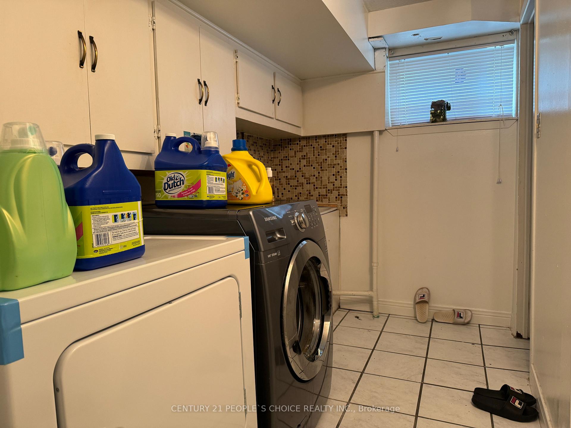 Photo 37 of 128 Elmhurst Drive, Etobicoke, Rexdale-Kipling — HOMEH