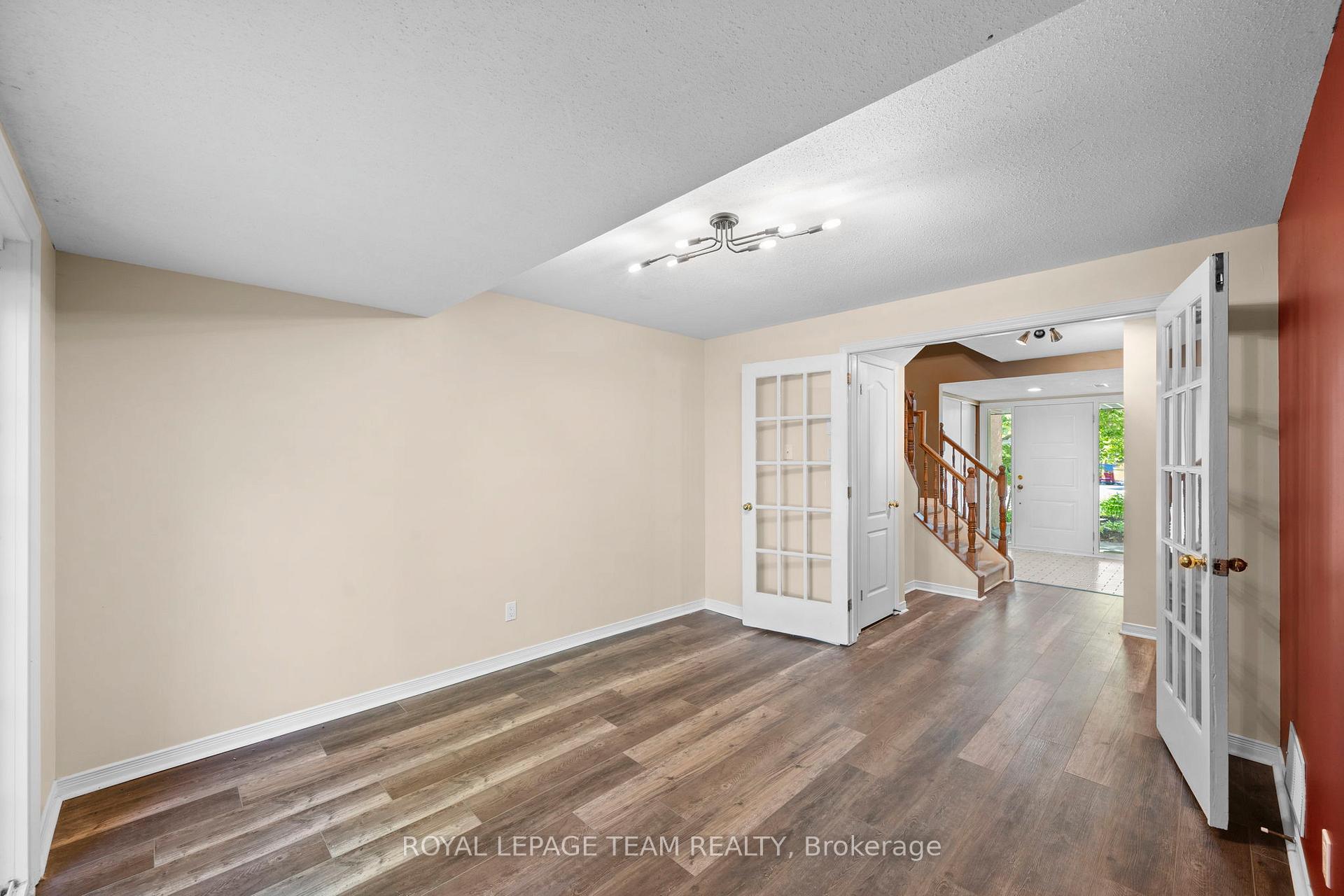 Photo 6 of 8 Mannington Court, Ottawa, Barrhaven - Cedargrove/Fraserdale — HOMEH