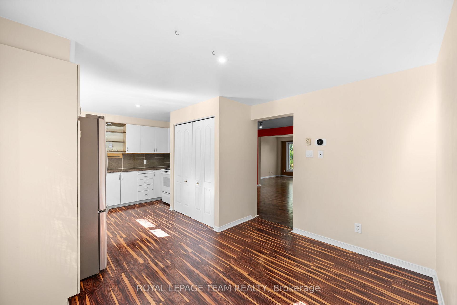 Photo 13 of 8 Mannington Court, Ottawa, Barrhaven - Cedargrove/Fraserdale — HOMEH