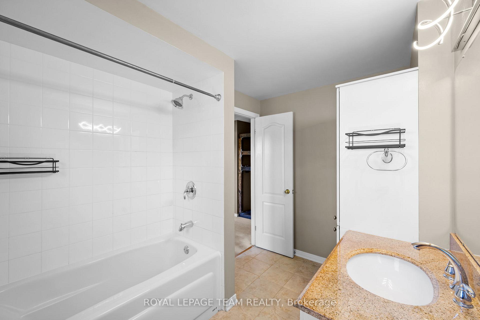 Photo 21 of 8 Mannington Court, Ottawa, Barrhaven - Cedargrove/Fraserdale — HOMEH