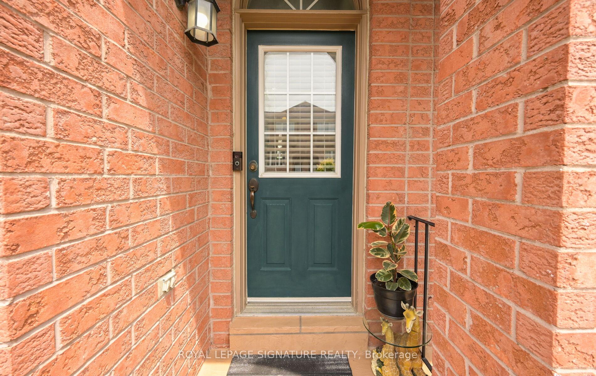 Photo 3 of Unit 21, 3020 Cedarglen Gate, Mississauga, Erindale — HOMEH