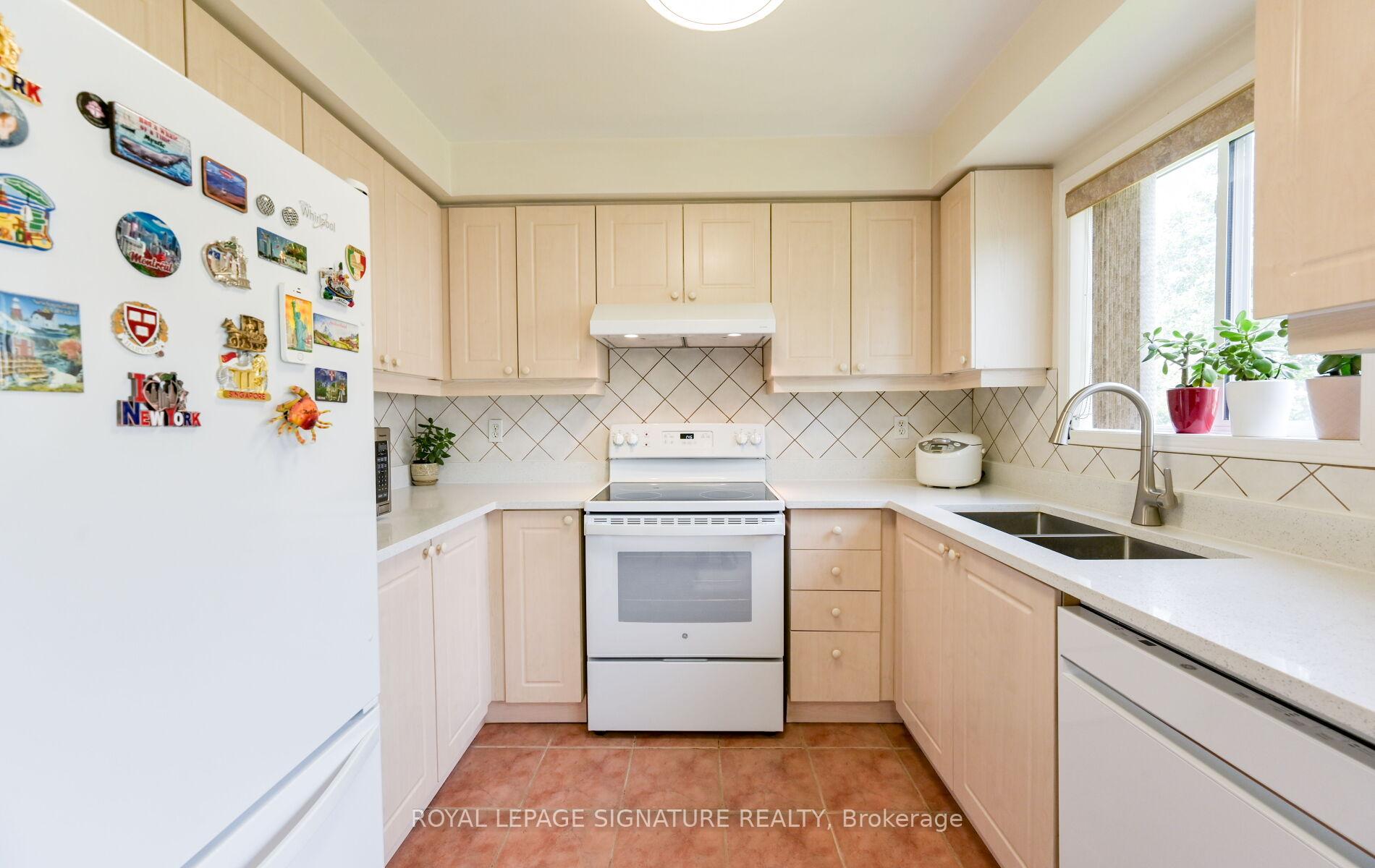 Photo 10 of Unit 21, 3020 Cedarglen Gate, Mississauga, Erindale — HOMEH