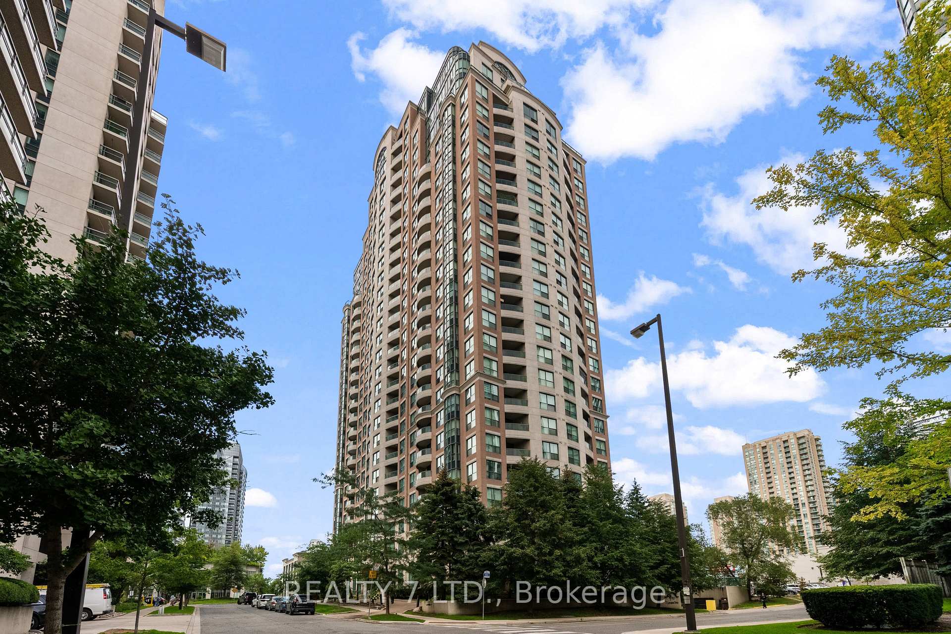 Photo 10 of Unit 912, 7 Lorraine Drive, North York, Willowdale West — HOMEH