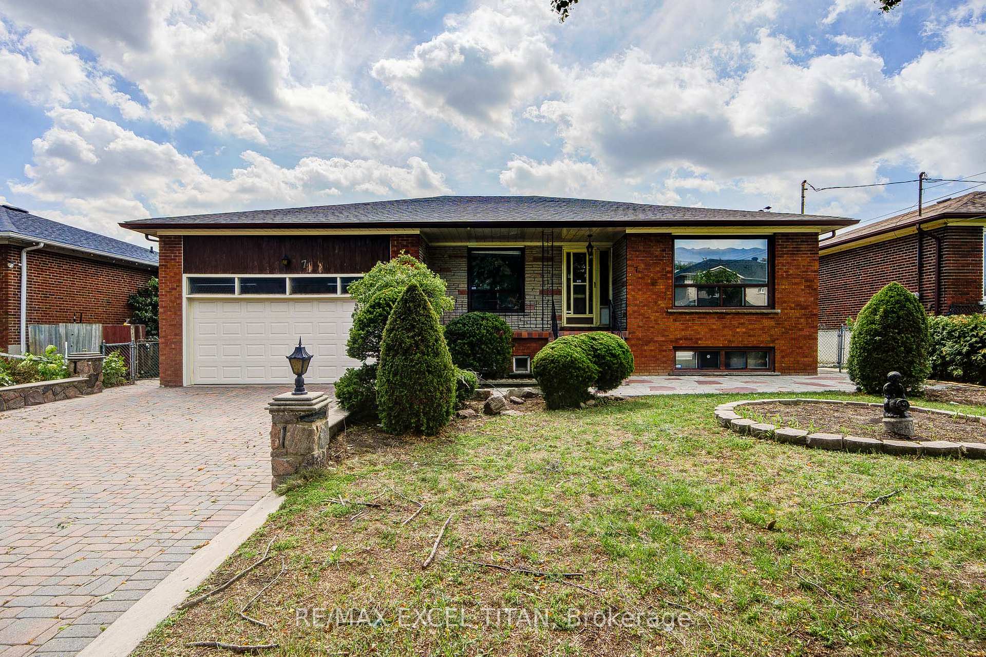Photo 1 of 7 Muir Avenue, North York, Humber Summit — HOMEH