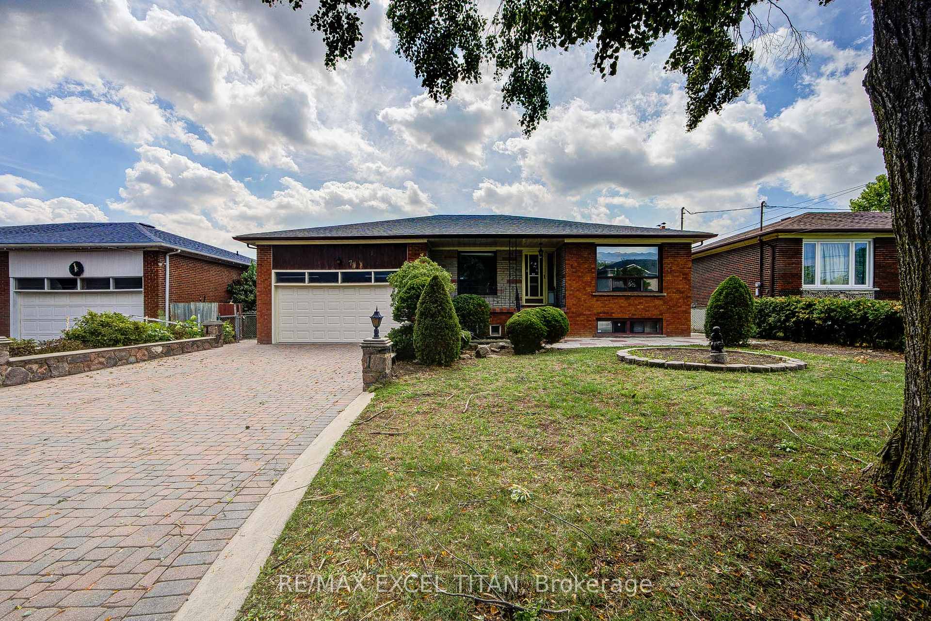Photo 3 of 7 Muir Avenue, North York, Humber Summit — HOMEH