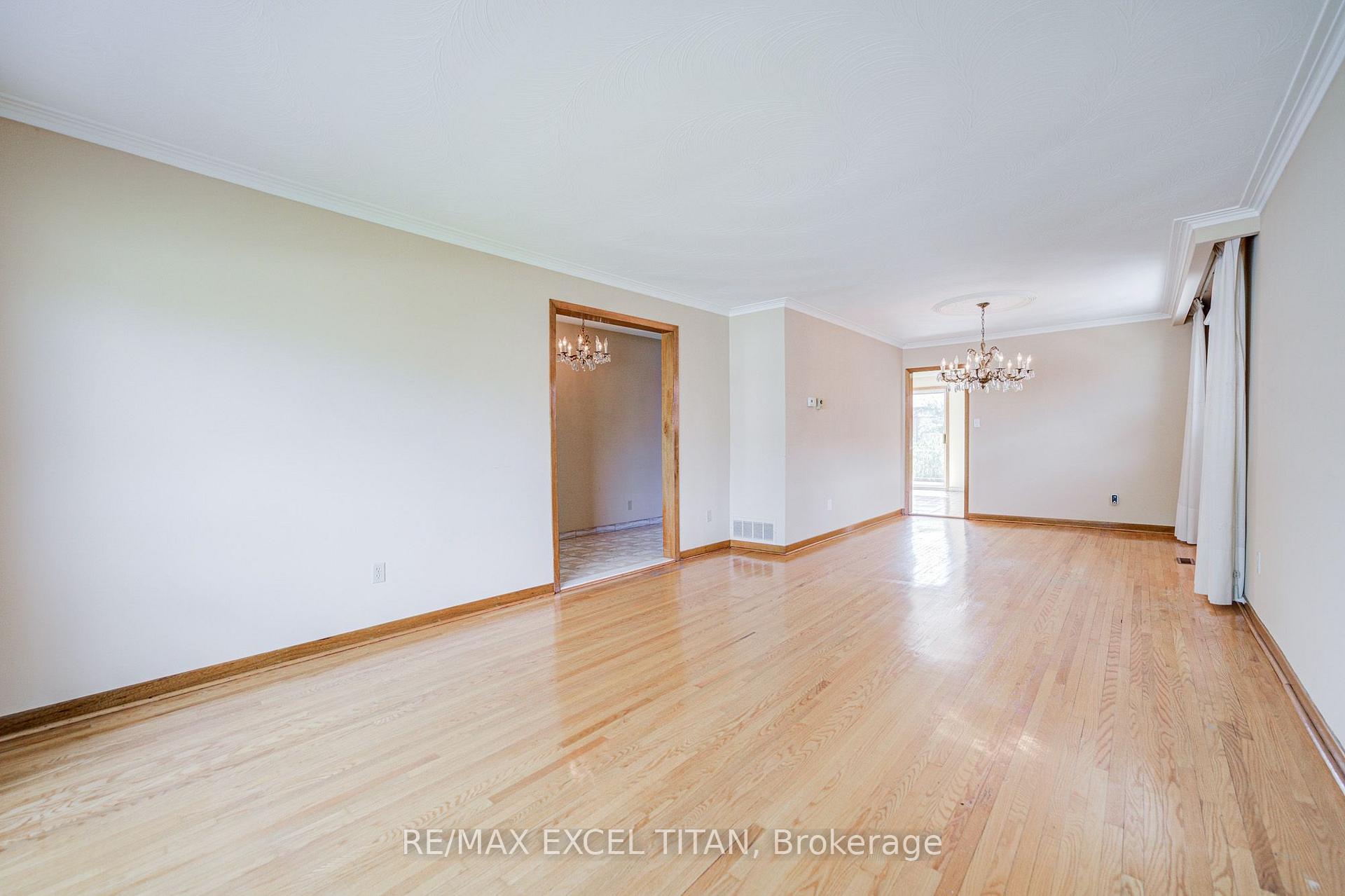 Photo 18 of 7 Muir Avenue, North York, Humber Summit — HOMEH
