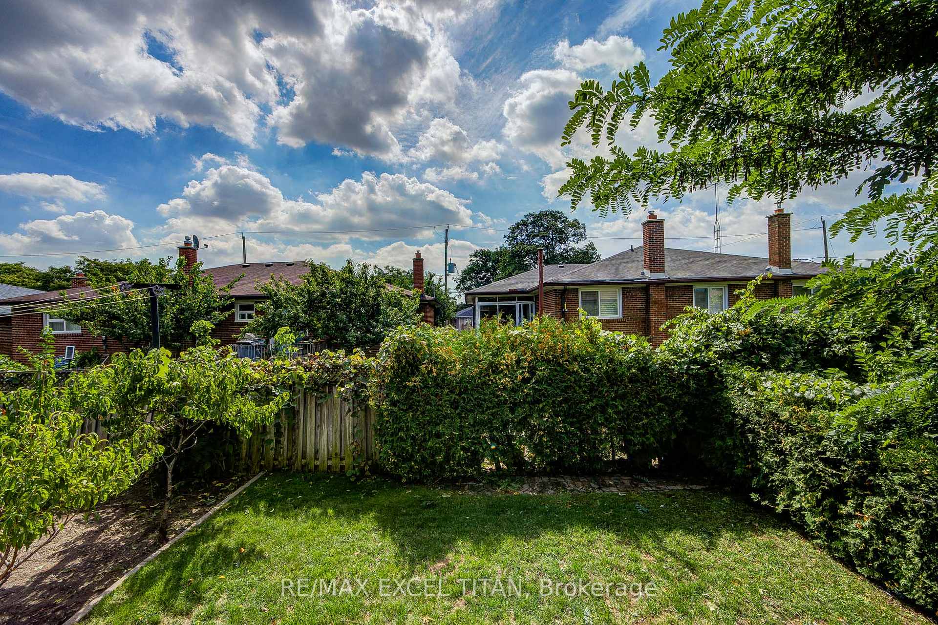 Photo 21 of 7 Muir Avenue, North York, Humber Summit — HOMEH
