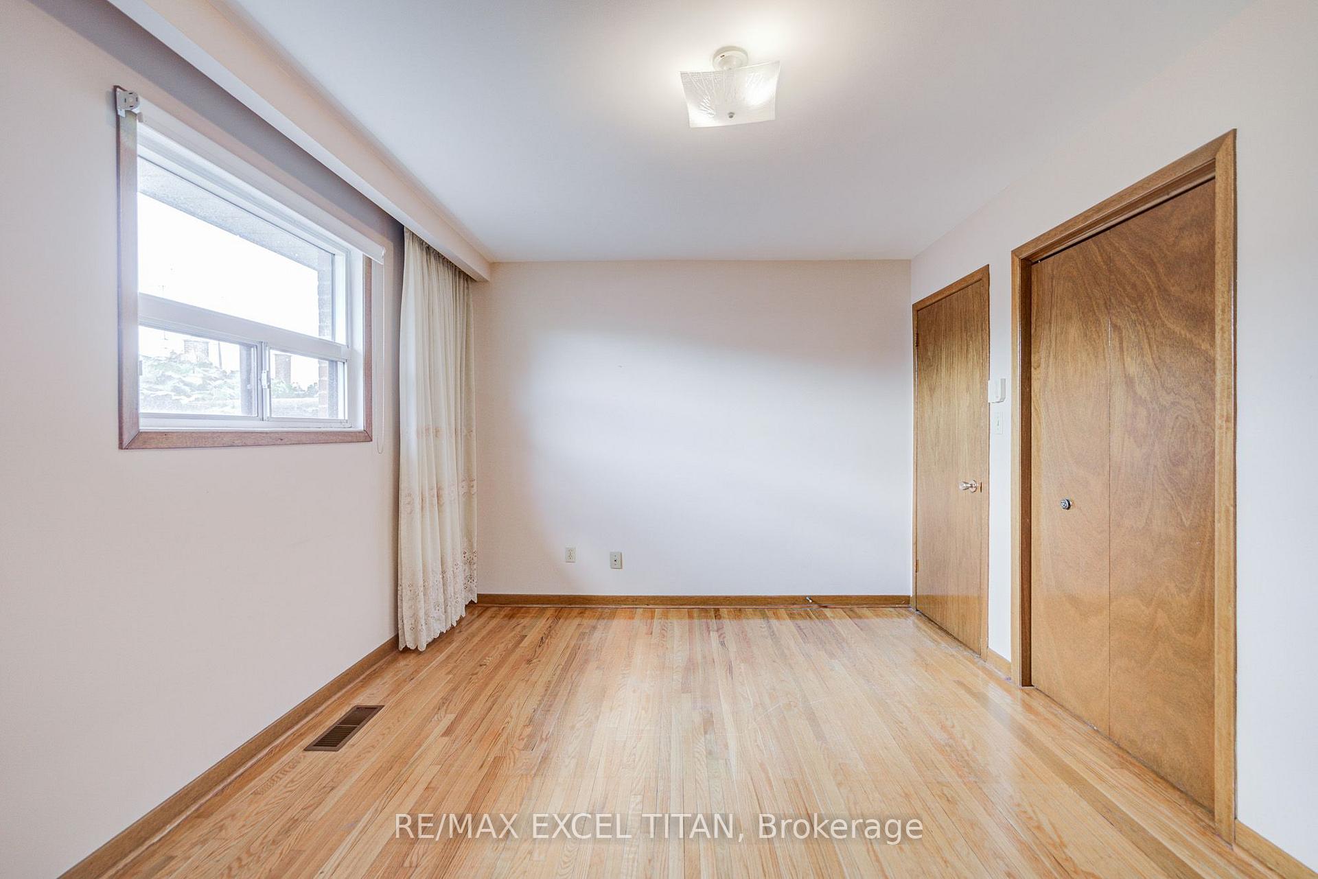 Photo 22 of 7 Muir Avenue, North York, Humber Summit — HOMEH