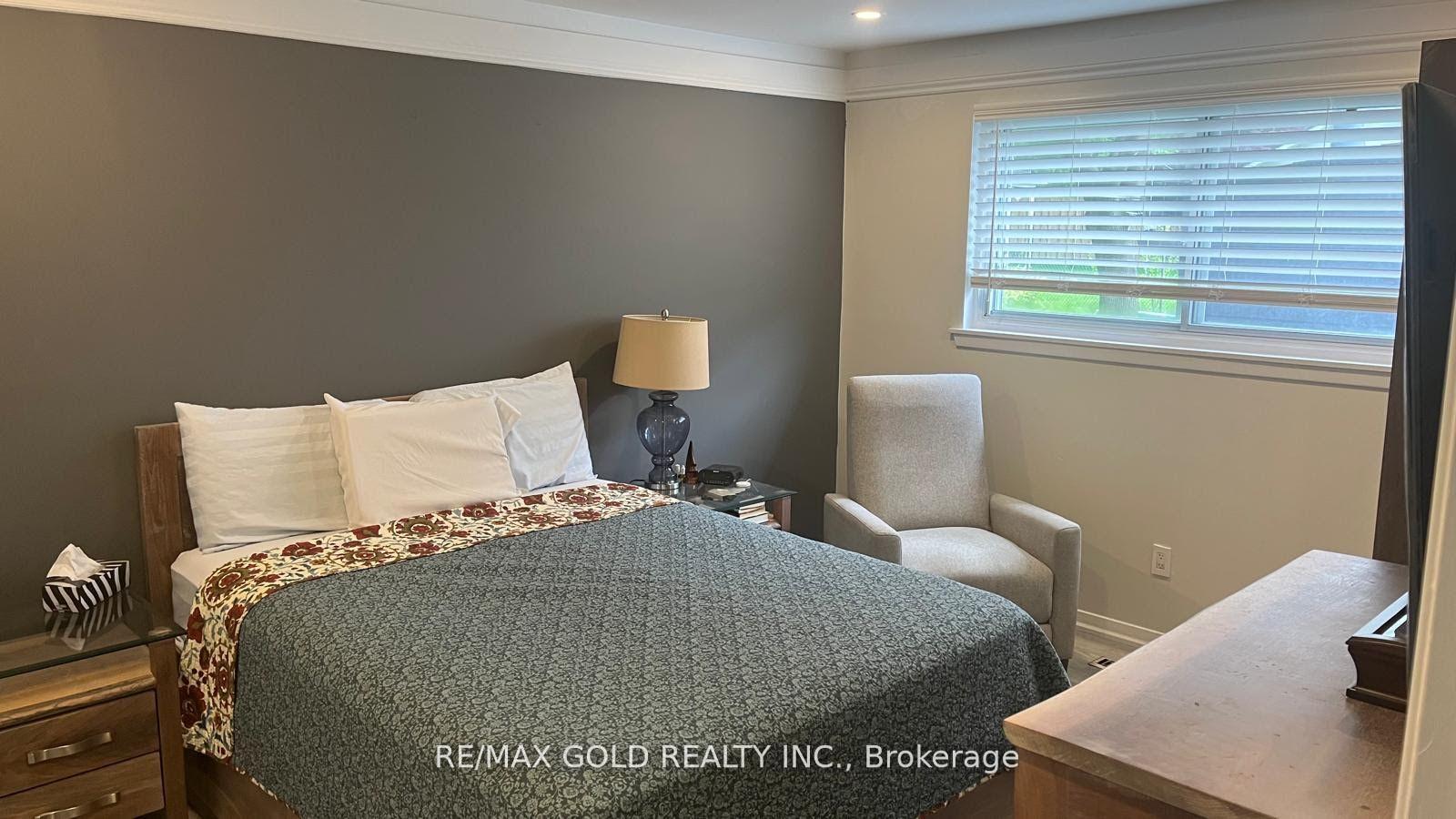 Photo 9 of 42 Beechwood Crescent, Brampton, Avondale — HOMEH