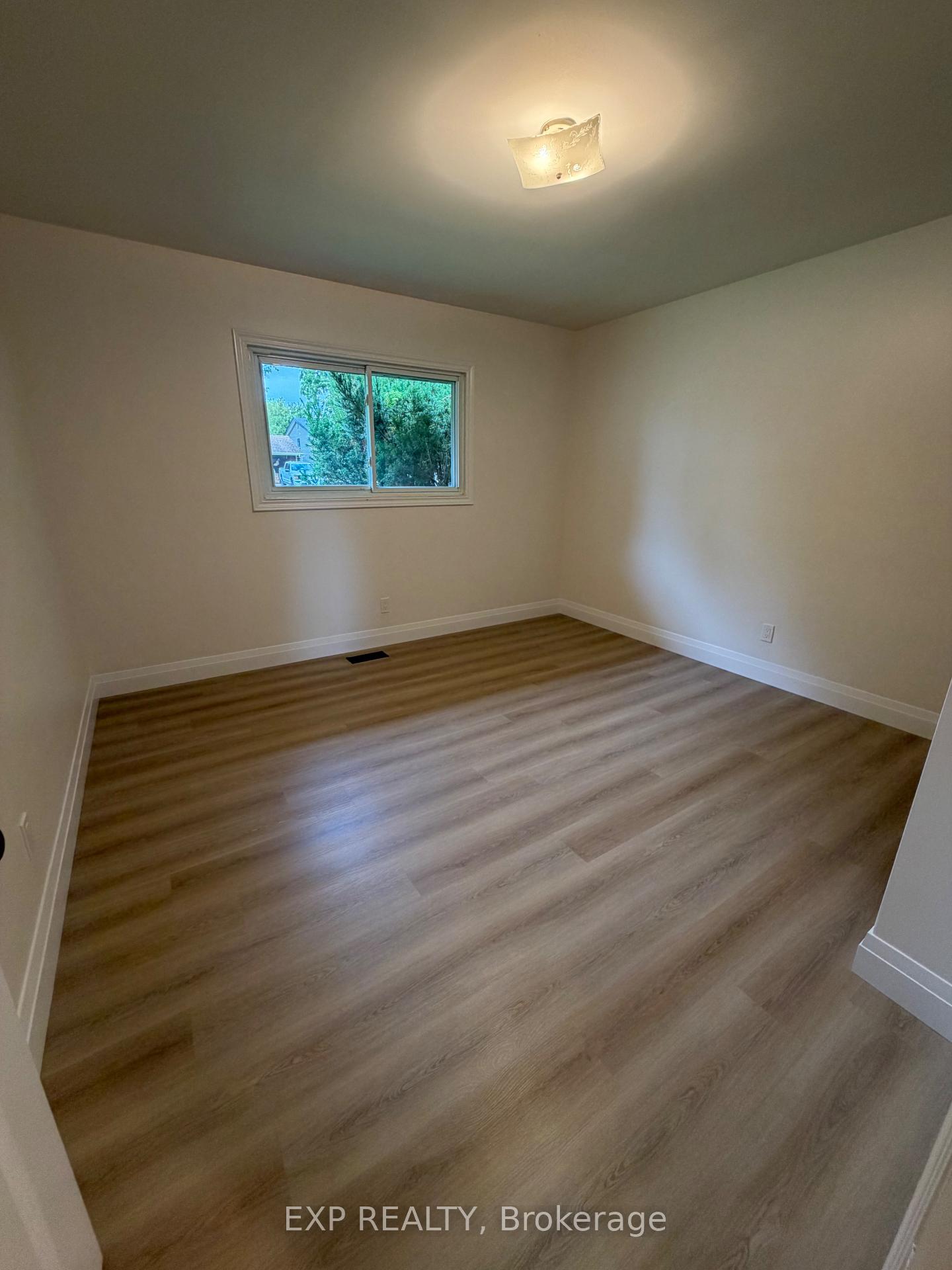 Photo 11 of 29 Pusey Boulevard, Brantford, North Park/Wood St. — HOMEH