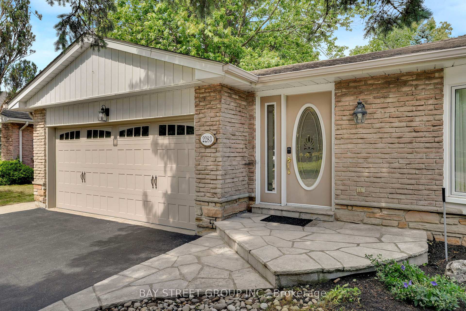 Photo 7 of 2283 Devon Road, Oakville, Ford — HOMEH