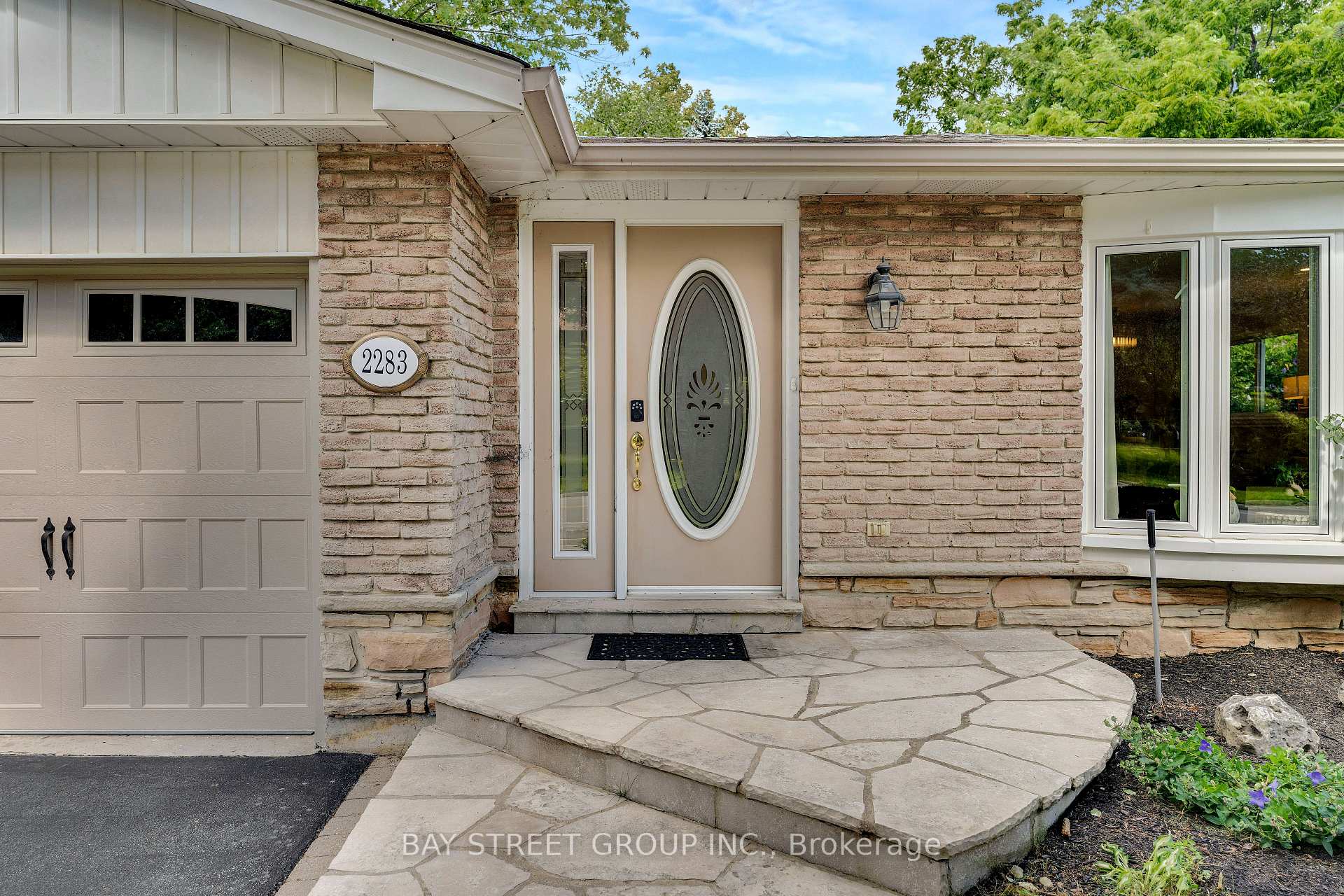 Photo 8 of 2283 Devon Road, Oakville, Ford — HOMEH