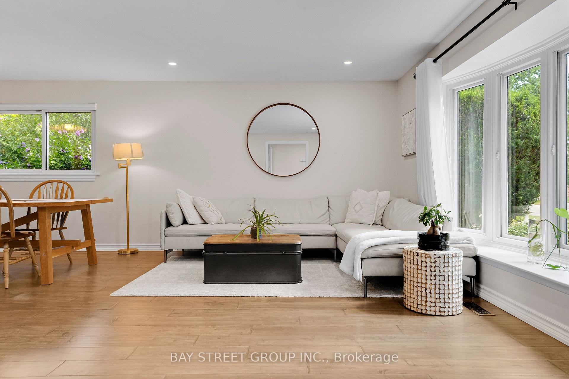 Photo 11 of 2283 Devon Road, Oakville, Ford — HOMEH