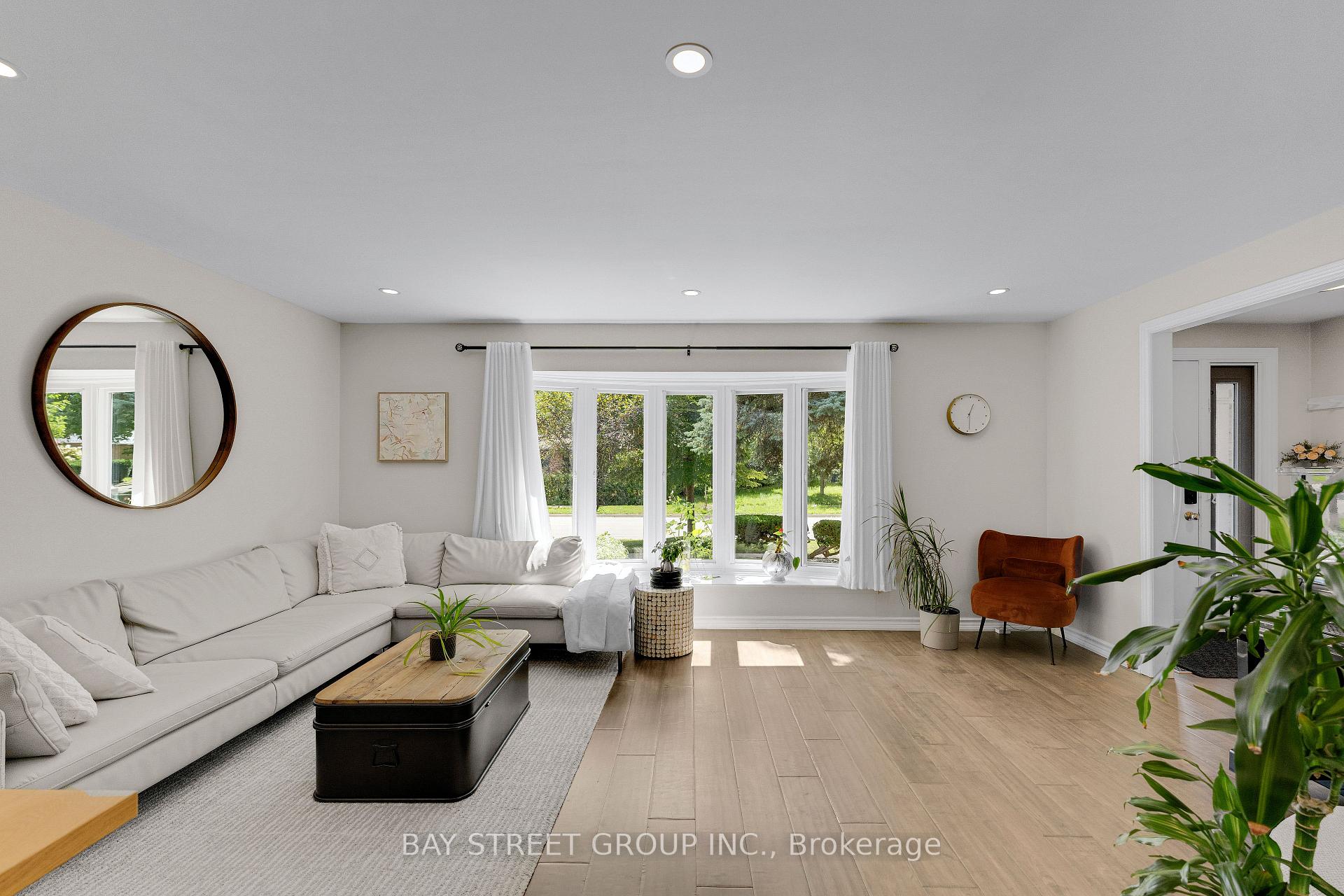 Photo 13 of 2283 Devon Road, Oakville, Ford — HOMEH