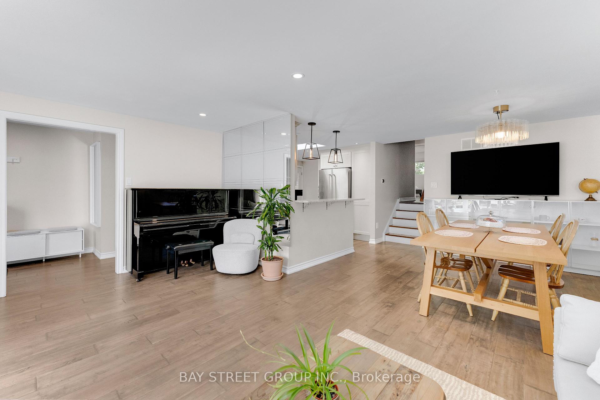 Photo 15 of 2283 Devon Road, Oakville, Ford — HOMEH