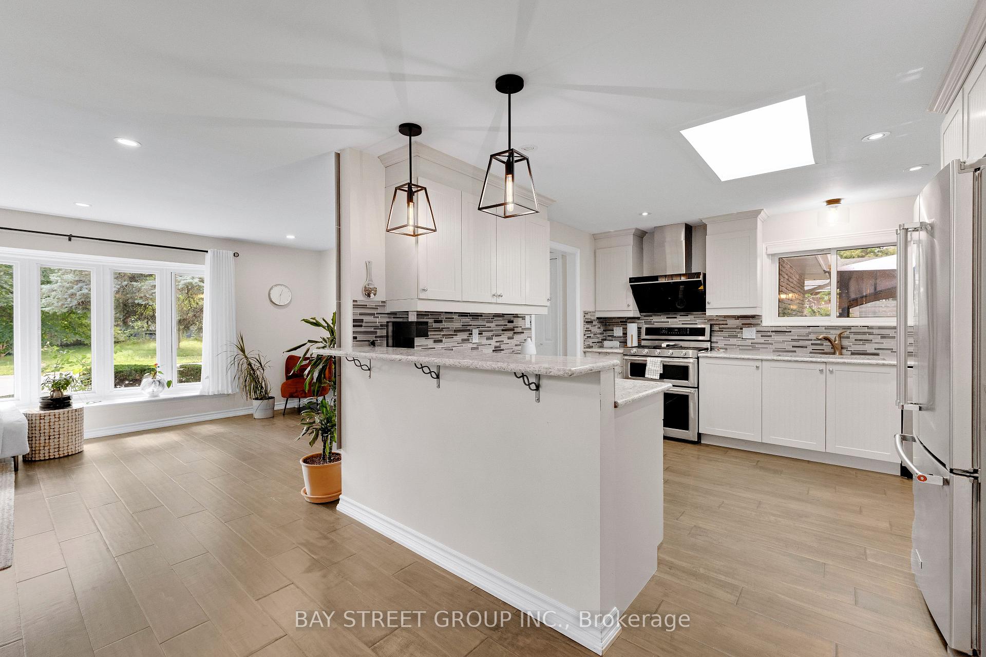 Photo 17 of 2283 Devon Road, Oakville, Ford — HOMEH