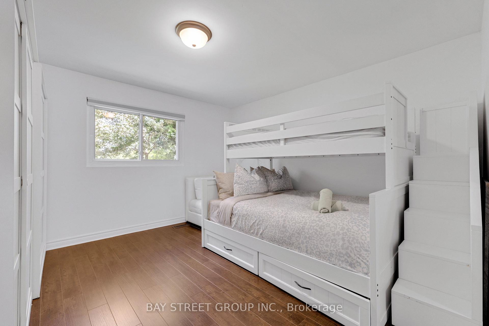 Photo 25 of 2283 Devon Road, Oakville, Ford — HOMEH
