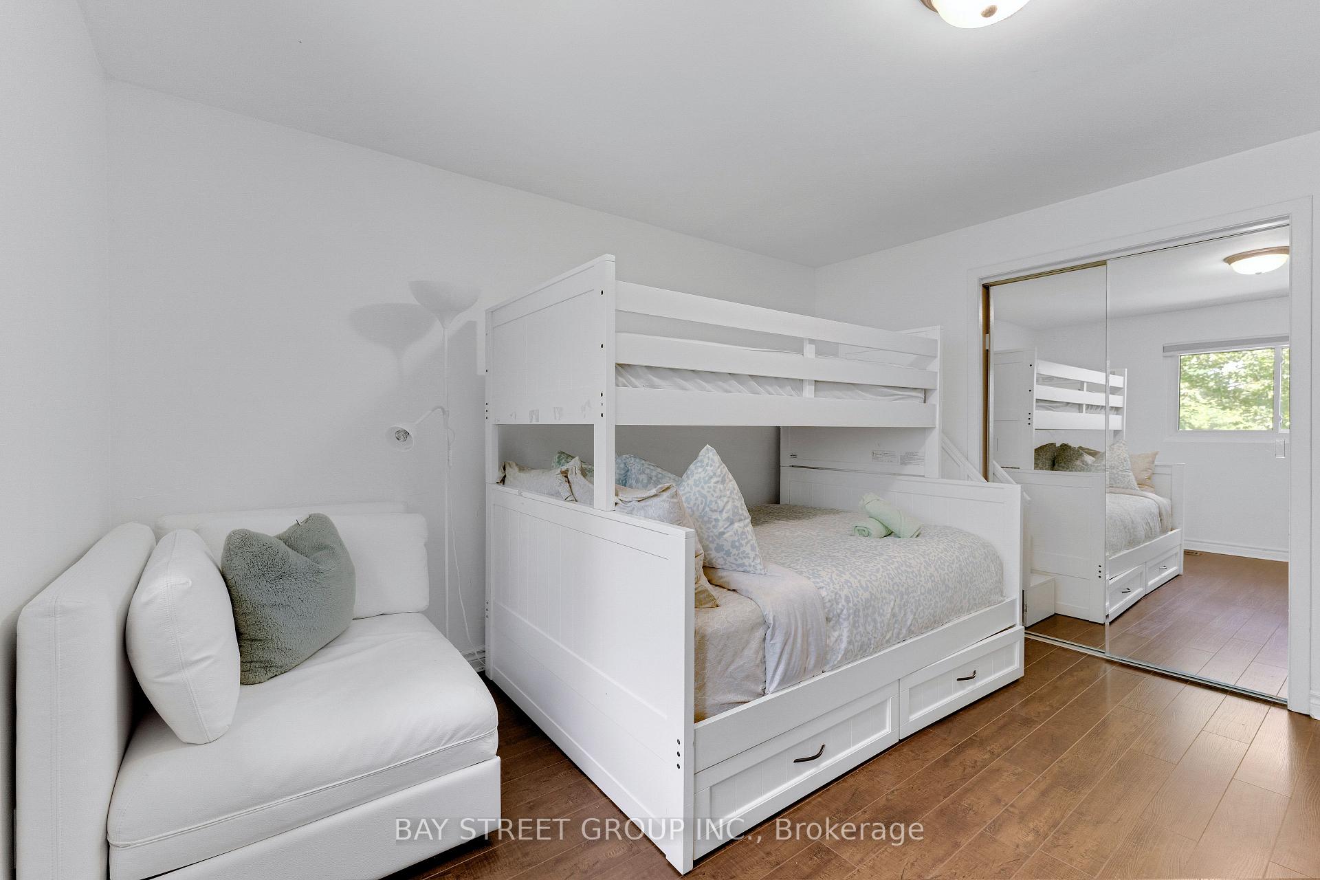 Photo 26 of 2283 Devon Road, Oakville, Ford — HOMEH