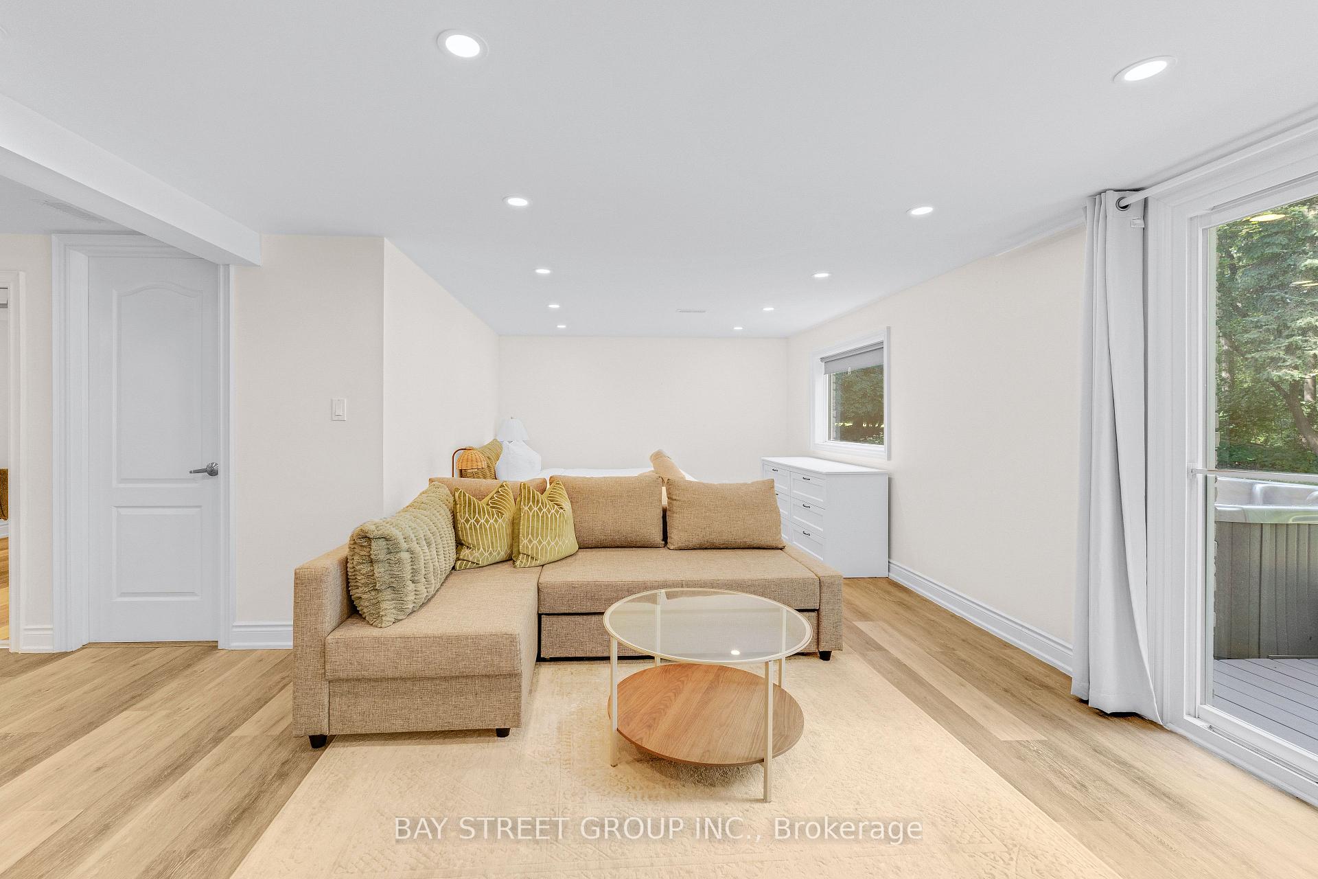 Photo 32 of 2283 Devon Road, Oakville, Ford — HOMEH