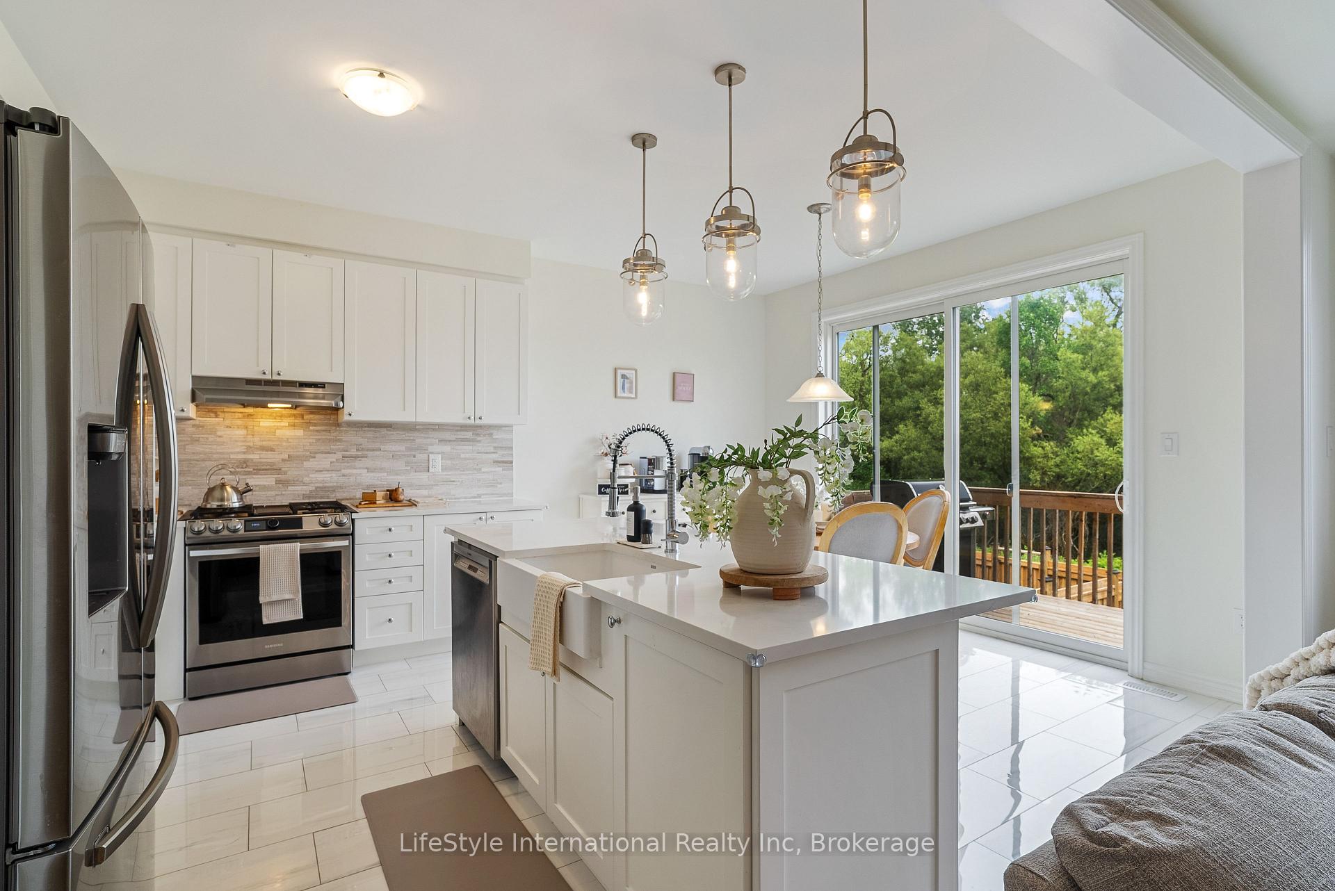Photo 18 of 68 Barkerville Drive, Whitby, Lynde Creek — HOMEH