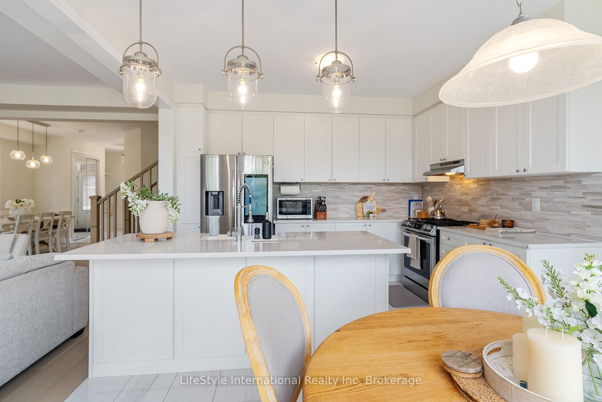 Photo 19 of 68 Barkerville Drive, Whitby, Lynde Creek — HOMEH