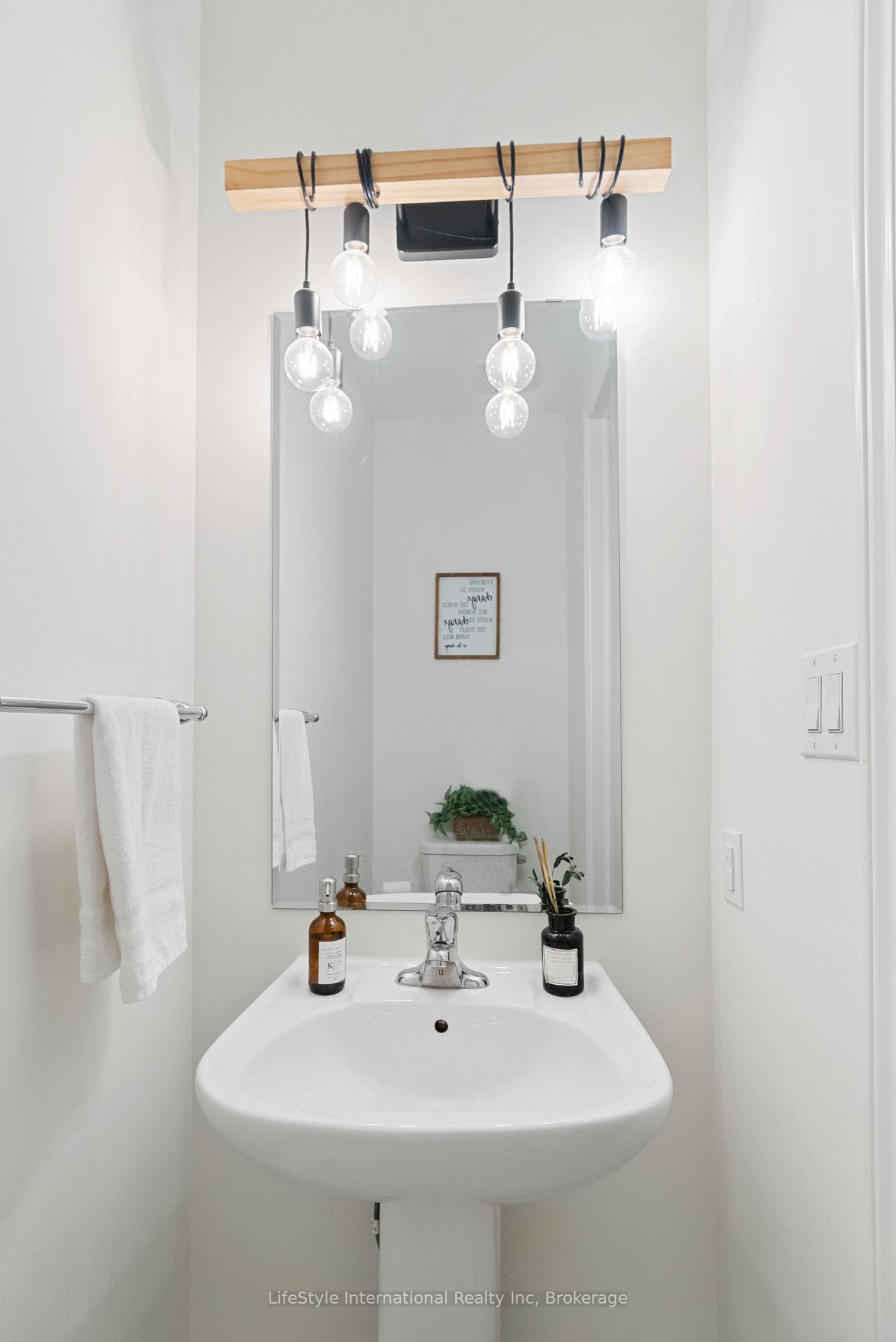 Photo 22 of 68 Barkerville Drive, Whitby, Lynde Creek — HOMEH