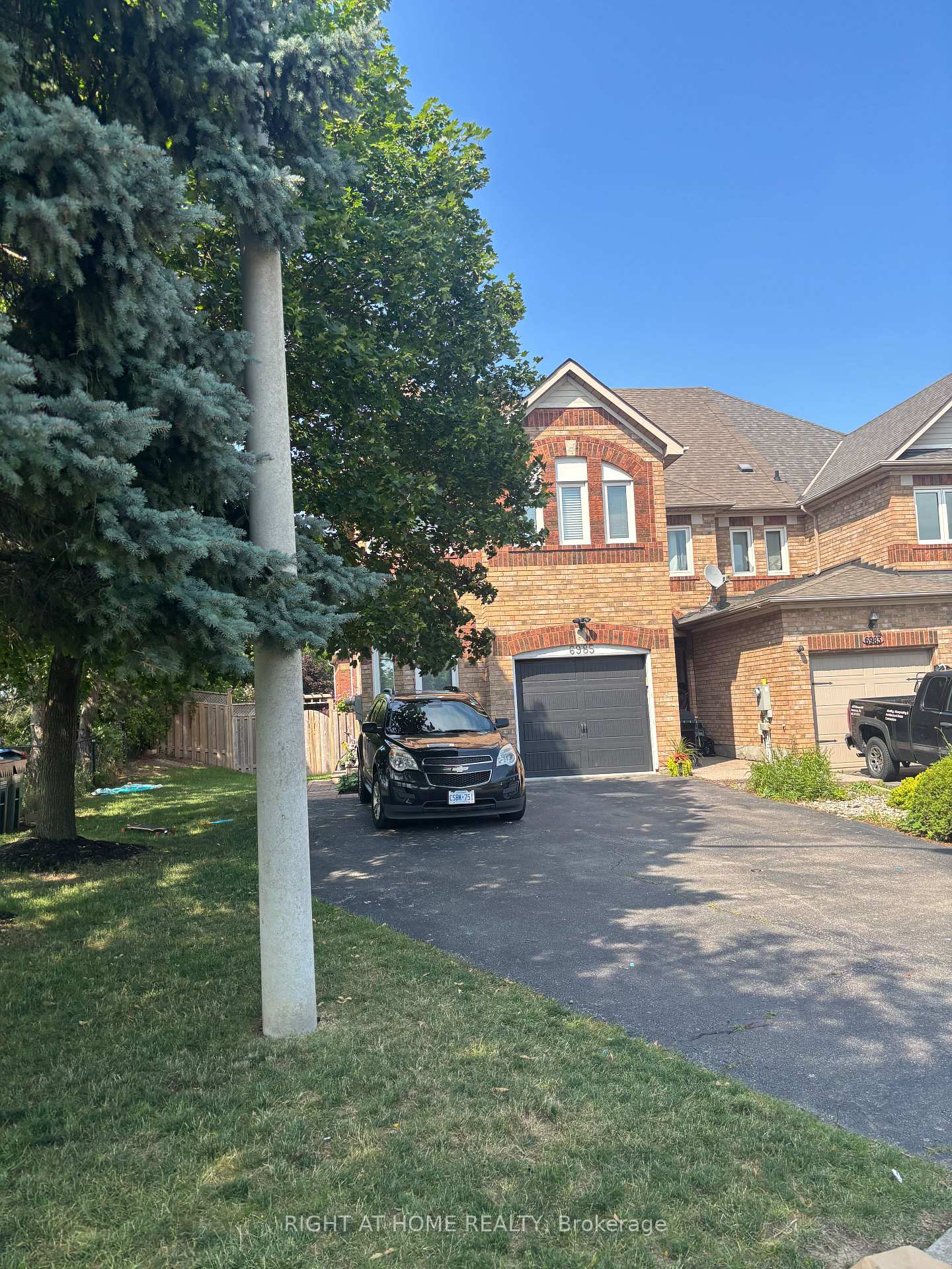 Front of 6985 Dunnview Court