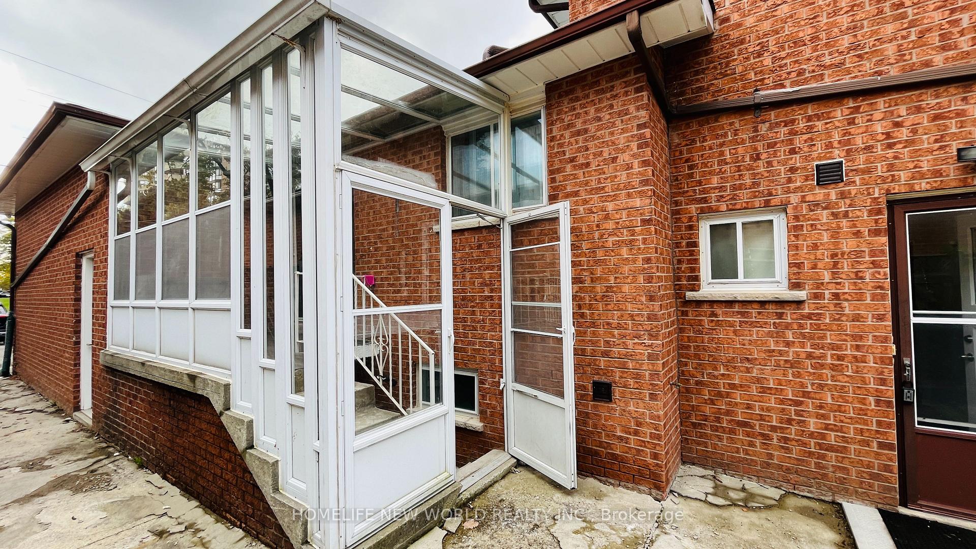 Photo 2 of Unit Lower, 38 Weldrick Road W, Richmond Hill, North Richvale — HOMEH